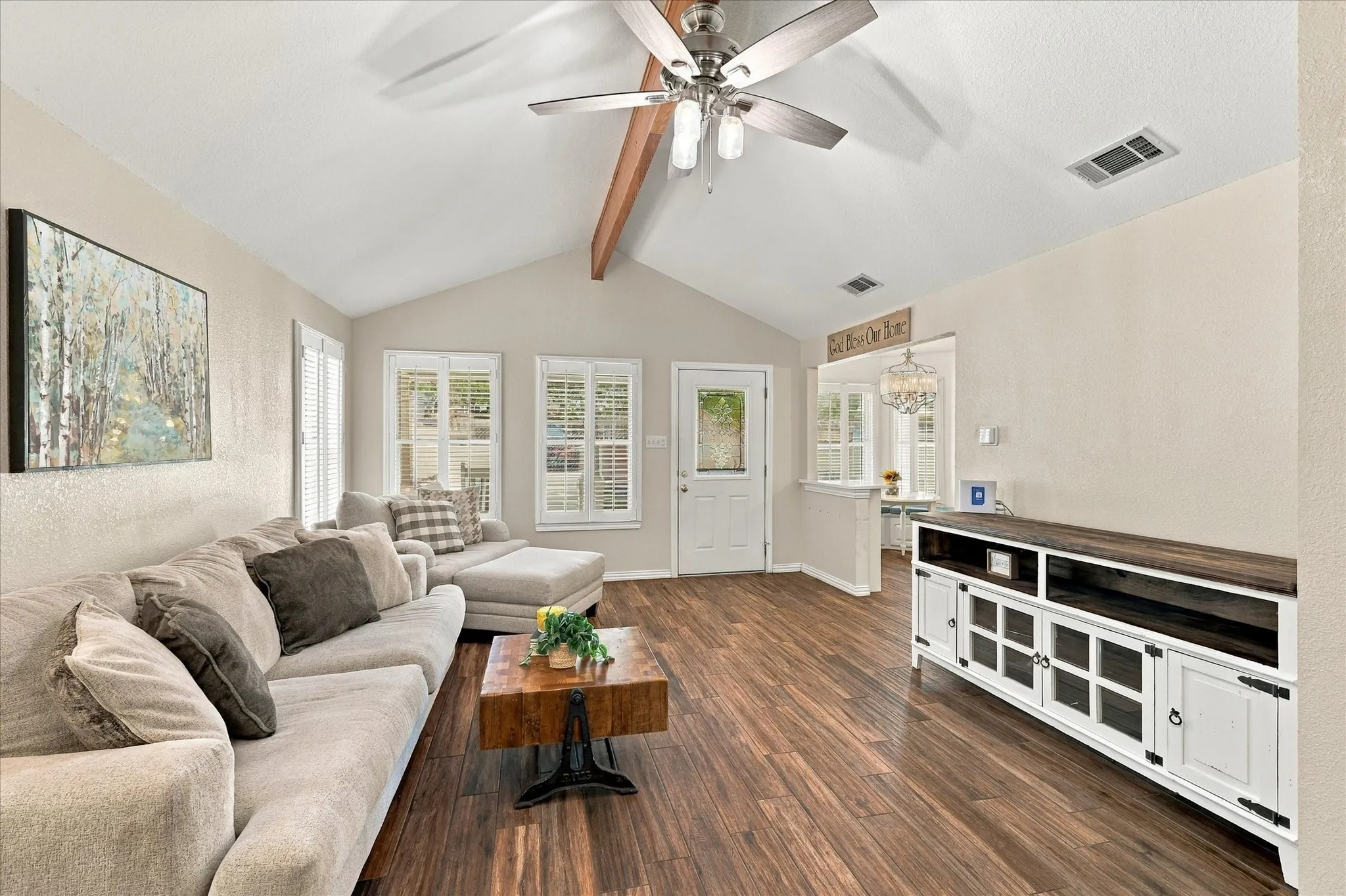 Single Family Residence For Sale in Parker County , 1231 E Lake Drive, Weatherford, Texas 76087, 2 Bedroom, 1 Bathroom, 1 Garage spaces, 953 Sqft, built in 2002, mls#21389034, Real Estate Agent in Weatherford, Homes For Sale in Parker county, Homes For Sale in Weatherford, Realtor in Weatherford Texas, Real Estate Brokerage Independent Realty Texas, Luminita Cordes Realtor