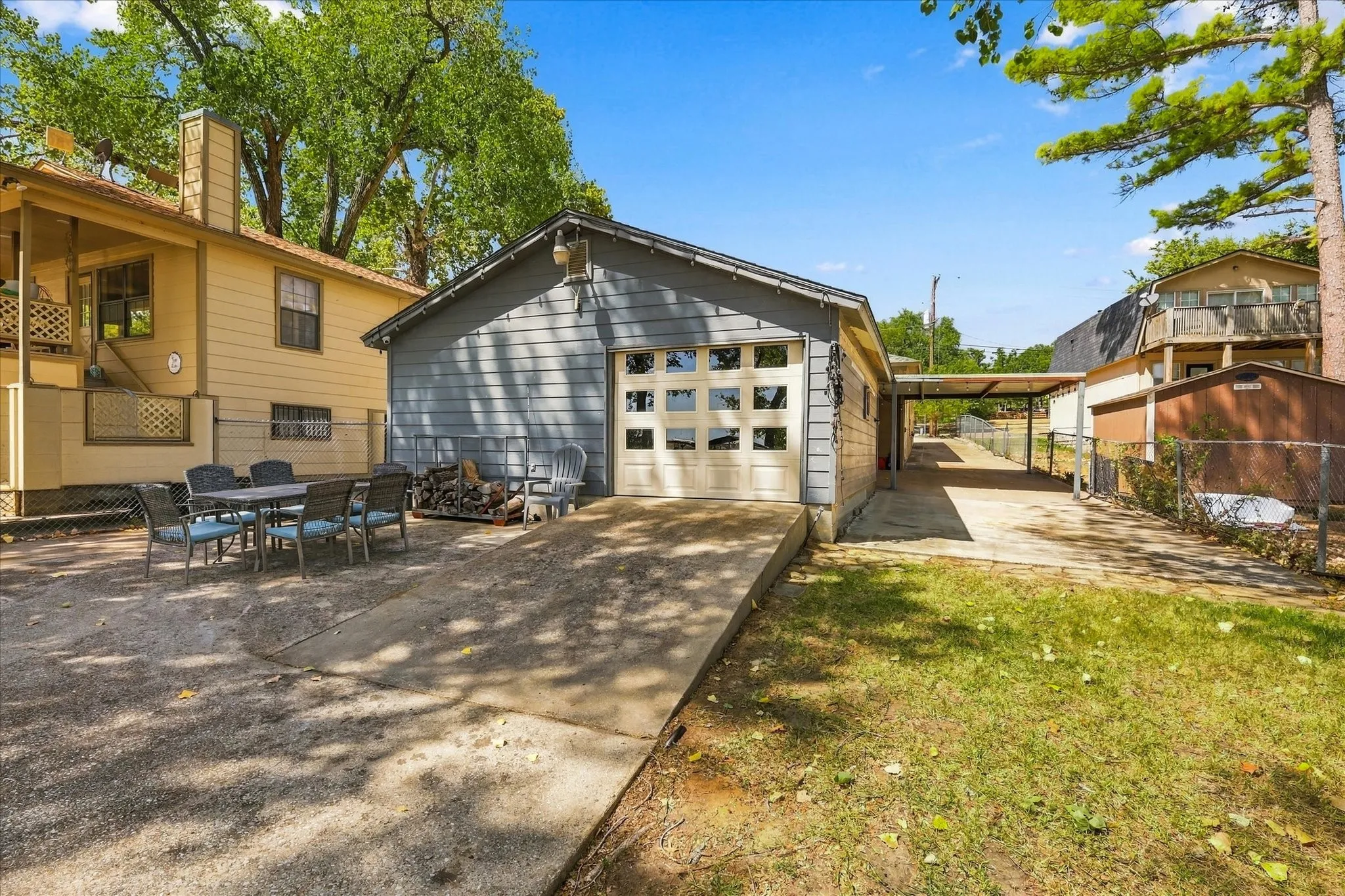 Single Family Residence For Sale in Parker County , 1231 E Lake Drive, Weatherford, Texas 76087, 2 Bedroom, 1 Bathroom, 1 Garage spaces, 953 Sqft, built in 2002, mls#21389034, Real Estate Agent in Weatherford, Homes For Sale in Parker county, Homes For Sale in Weatherford, Realtor in Weatherford Texas, Real Estate Brokerage Independent Realty Texas, Luminita Cordes Realtor