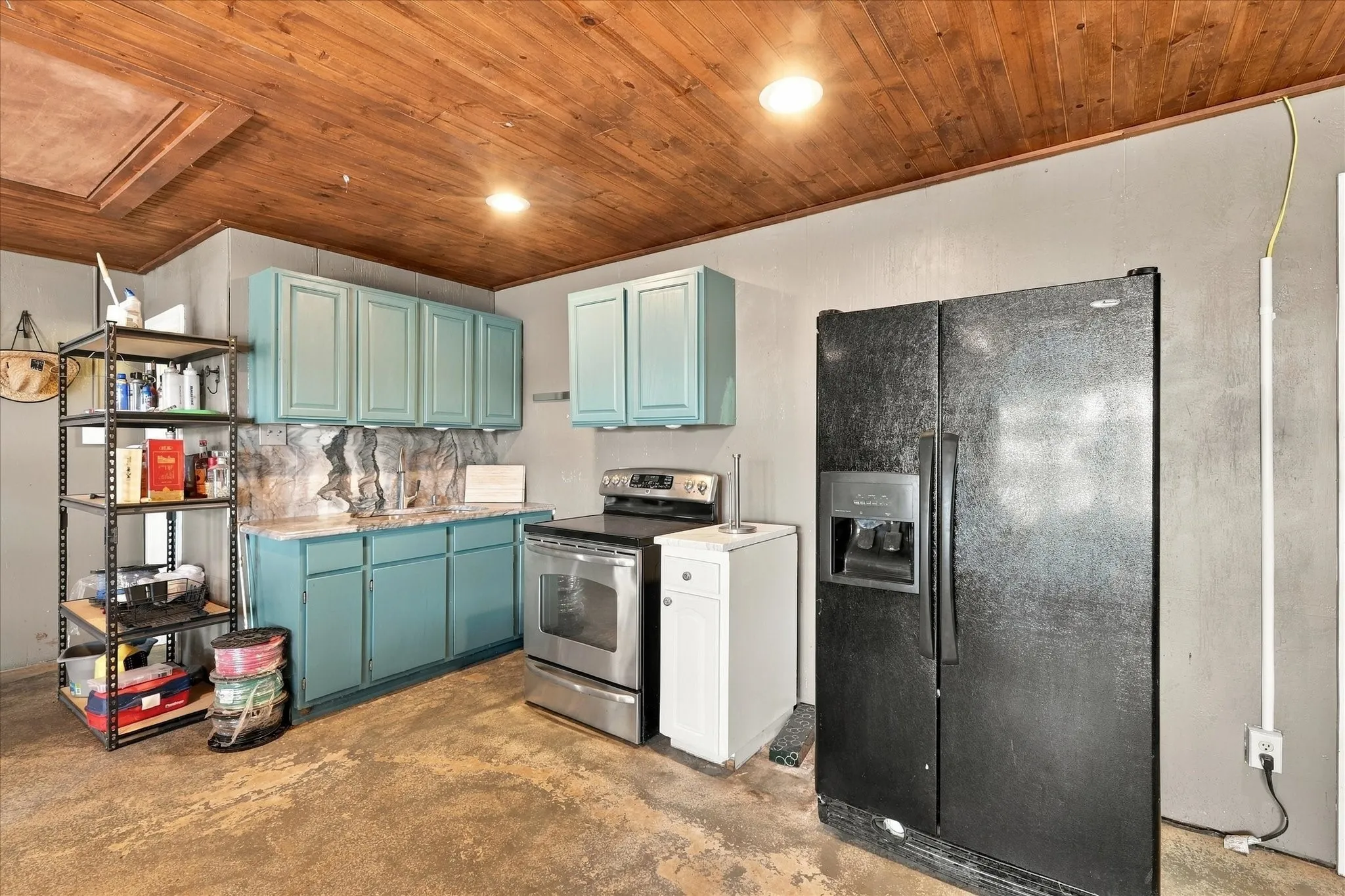 Single Family Residence For Sale in Parker County , 1231 E Lake Drive, Weatherford, Texas 76087, 2 Bedroom, 1 Bathroom, 1 Garage spaces, 953 Sqft, built in 2002, mls#21389034, Real Estate Agent in Weatherford, Homes For Sale in Parker county, Homes For Sale in Weatherford, Realtor in Weatherford Texas, Real Estate Brokerage Independent Realty Texas, Luminita Cordes Realtor