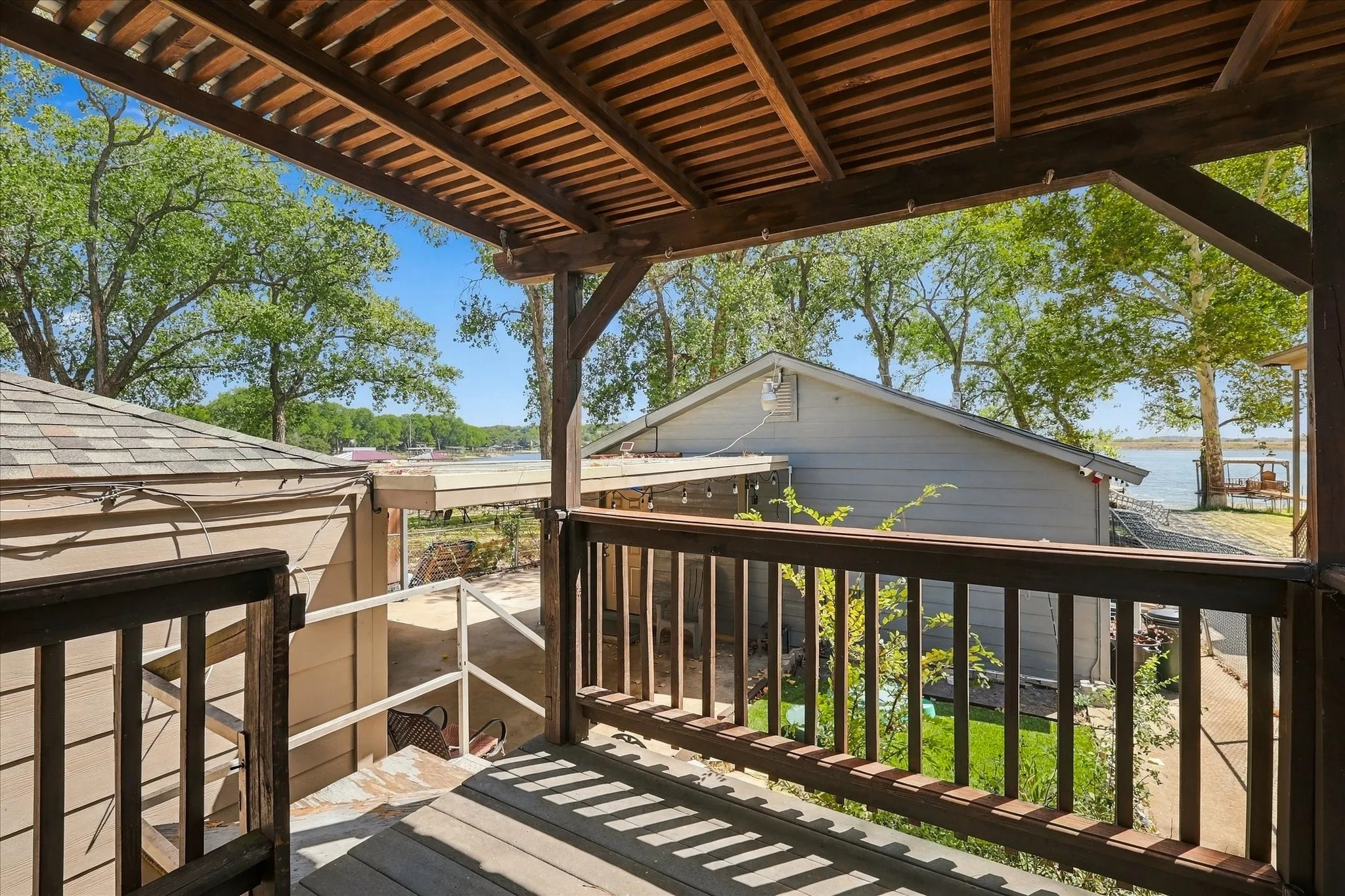 Single Family Residence For Sale in Parker County , 1231 E Lake Drive, Weatherford, Texas 76087, 2 Bedroom, 1 Bathroom, 1 Garage spaces, 953 Sqft, built in 2002, mls#21389034, Real Estate Agent in Weatherford, Homes For Sale in Parker county, Homes For Sale in Weatherford, Realtor in Weatherford Texas, Real Estate Brokerage Independent Realty Texas, Luminita Cordes Realtor