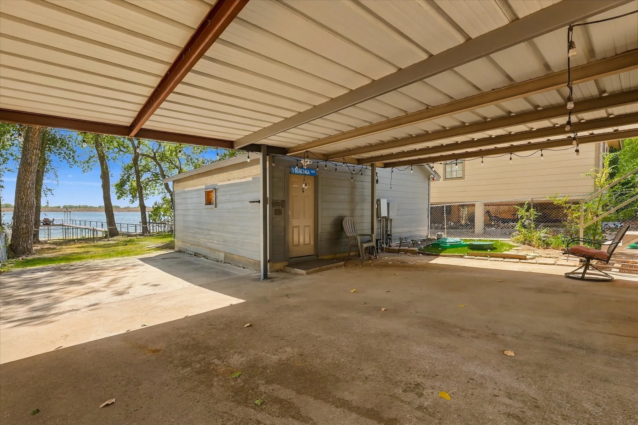 Single Family Residence For Sale in Parker County , 1231 E Lake Drive, Weatherford, Texas 76087, 2 Bedroom, 1 Bathroom, 1 Garage spaces, 953 Sqft, built in 2002, mls#21389034, Real Estate Agent in Weatherford, Homes For Sale in Parker county, Homes For Sale in Weatherford, Realtor in Weatherford Texas, Real Estate Brokerage Independent Realty Texas, Luminita Cordes Realtor