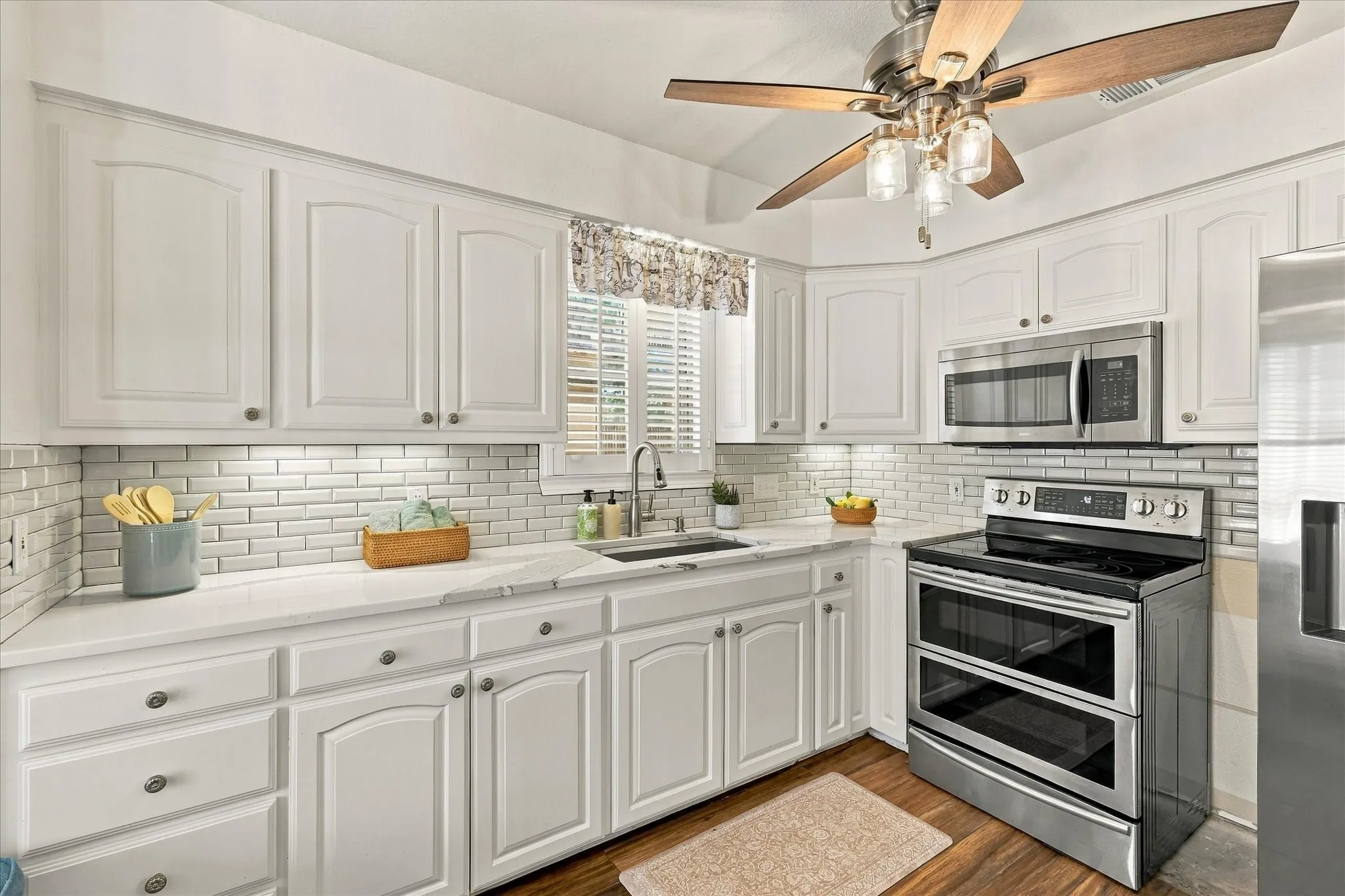 Single Family Residence For Sale in Parker County , 1231 E Lake Drive, Weatherford, Texas 76087, 2 Bedroom, 1 Bathroom, 1 Garage spaces, 953 Sqft, built in 2002, mls#21389034, Real Estate Agent in Weatherford, Homes For Sale in Parker county, Homes For Sale in Weatherford, Realtor in Weatherford Texas, Real Estate Brokerage Independent Realty Texas, Luminita Cordes Realtor