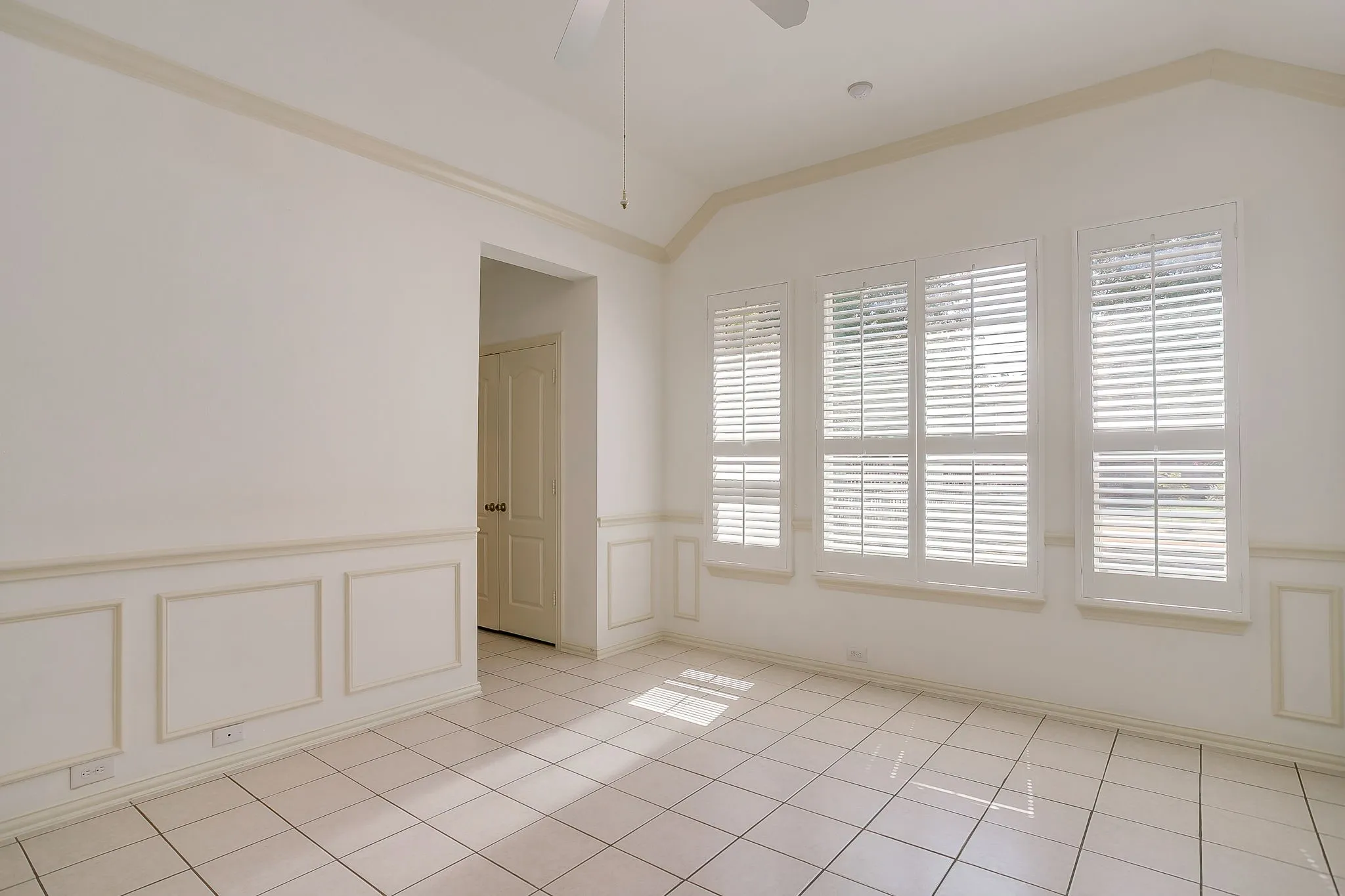 Single Family Residence For Sale in Denton County , 8101 Rodeo Drive, Denton, Texas 76208, 4 Bedroom, 3 Bathroom, 3 Garage spaces, 2,642 Sqft, built in 2001, mls#21385905, Real Estate Agent in Denton, Homes For Sale in Denton county, Homes For Sale in Denton, Realtor in Denton Texas, Real Estate Brokerage Independent Realty Texas, Luminita Cordes Realtor