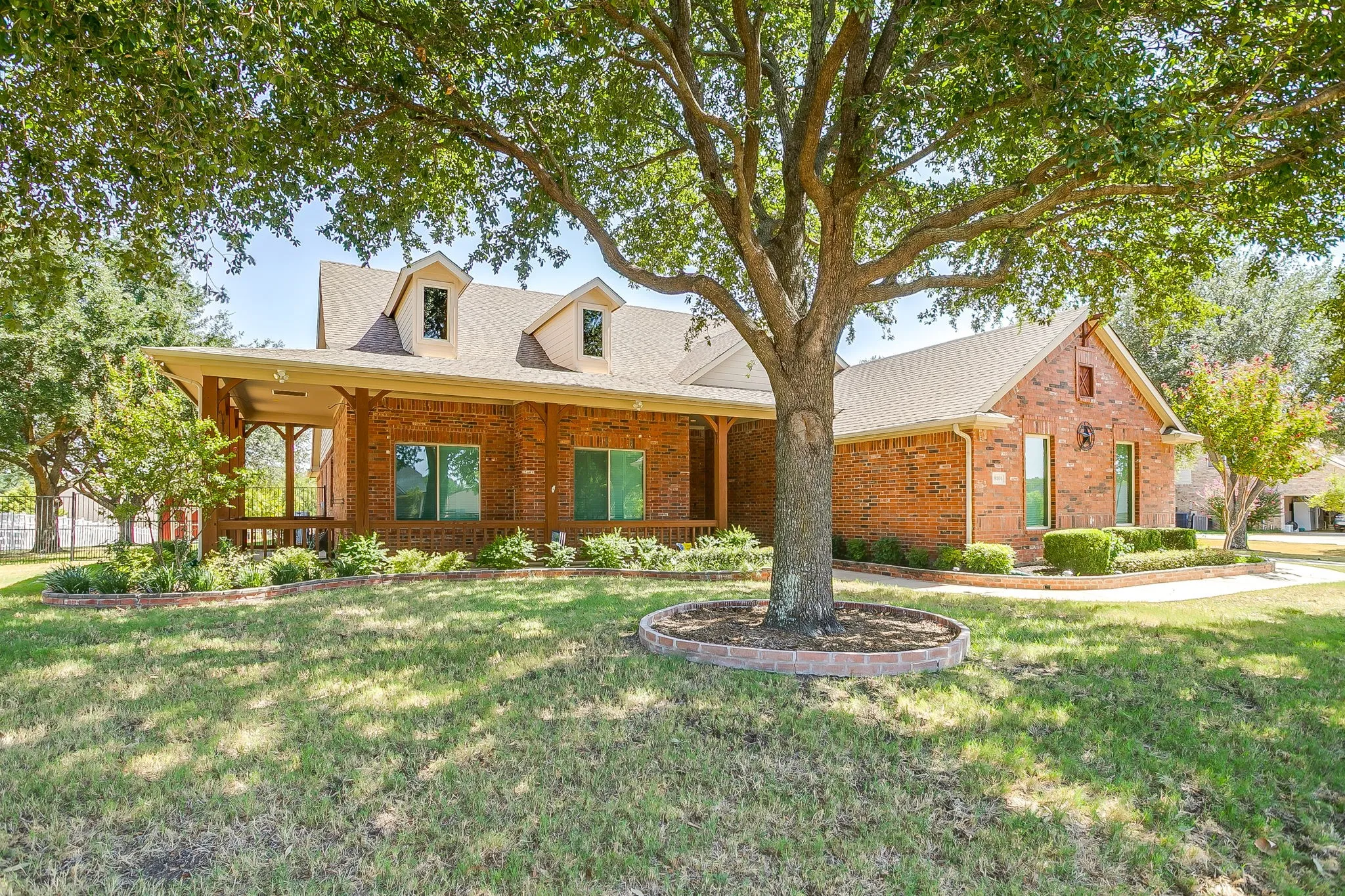 Single Family Residence For Sale in Denton County , 8101 Rodeo Drive, Denton, Texas 76208, 4 Bedroom, 3 Bathroom, 3 Garage spaces, 2,642 Sqft, built in 2001, mls#21385905, Real Estate Agent in Denton, Homes For Sale in Denton county, Homes For Sale in Denton, Realtor in Denton Texas, Real Estate Brokerage Independent Realty Texas, Luminita Cordes Realtor