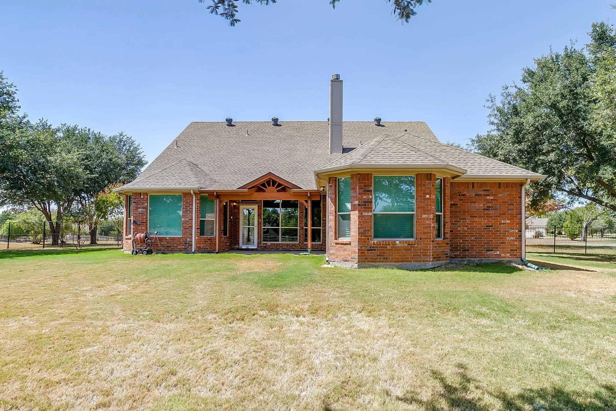 Single Family Residence For Sale in Denton County , 8101 Rodeo Drive, Denton, Texas 76208, 4 Bedroom, 3 Bathroom, 3 Garage spaces, 2,642 Sqft, built in 2001, mls#21385905, Real Estate Agent in Denton, Homes For Sale in Denton county, Homes For Sale in Denton, Realtor in Denton Texas, Real Estate Brokerage Independent Realty Texas, Luminita Cordes Realtor