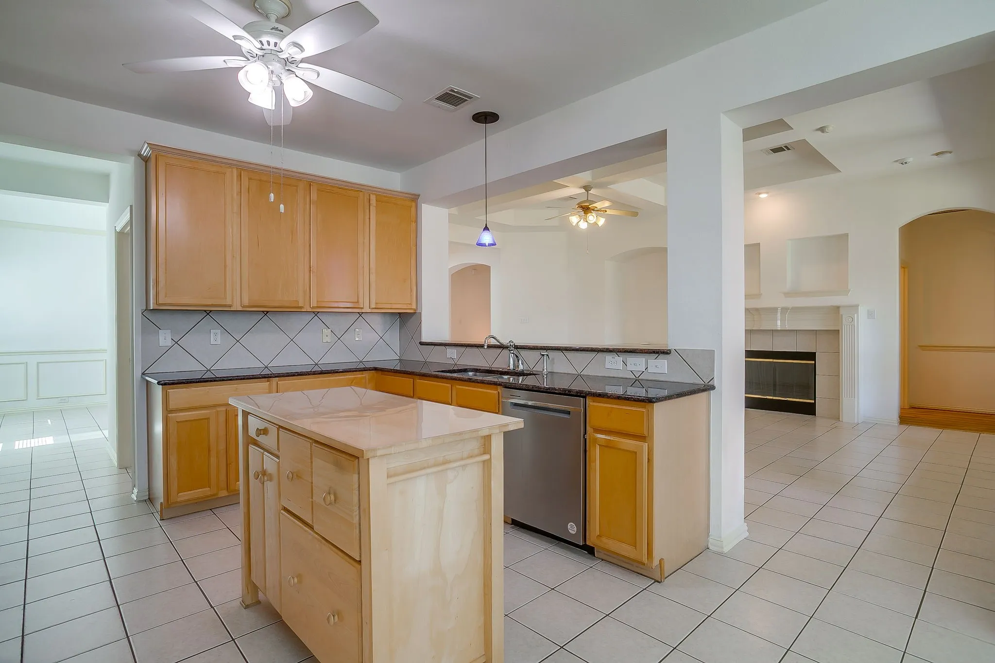 Single Family Residence For Sale in Denton County , 8101 Rodeo Drive, Denton, Texas 76208, 4 Bedroom, 3 Bathroom, 3 Garage spaces, 2,642 Sqft, built in 2001, mls#21385905, Real Estate Agent in Denton, Homes For Sale in Denton county, Homes For Sale in Denton, Realtor in Denton Texas, Real Estate Brokerage Independent Realty Texas, Luminita Cordes Realtor