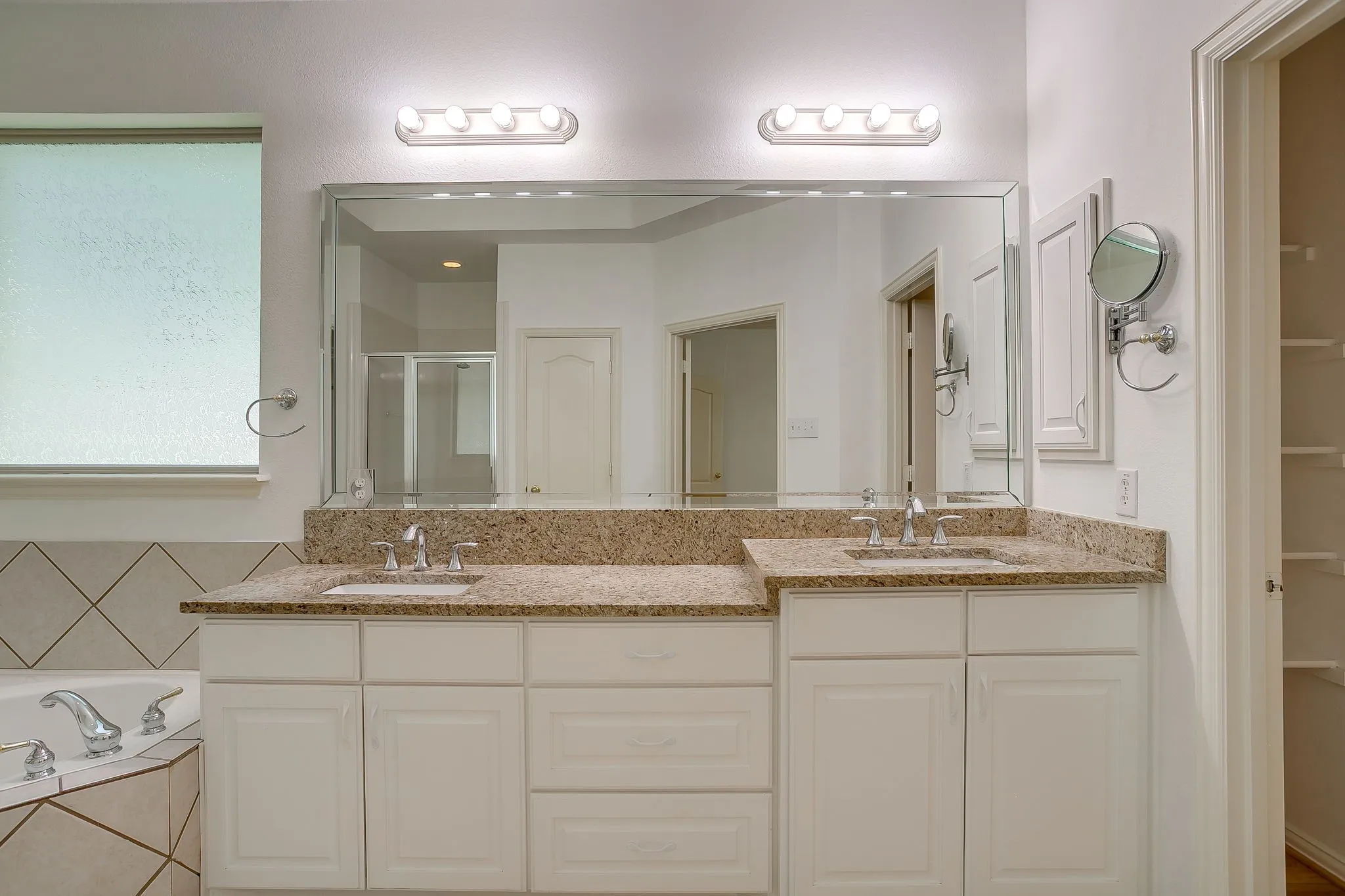 Single Family Residence For Sale in Denton County , 8101 Rodeo Drive, Denton, Texas 76208, 4 Bedroom, 3 Bathroom, 3 Garage spaces, 2,642 Sqft, built in 2001, mls#21385905, Real Estate Agent in Denton, Homes For Sale in Denton county, Homes For Sale in Denton, Realtor in Denton Texas, Real Estate Brokerage Independent Realty Texas, Luminita Cordes Realtor