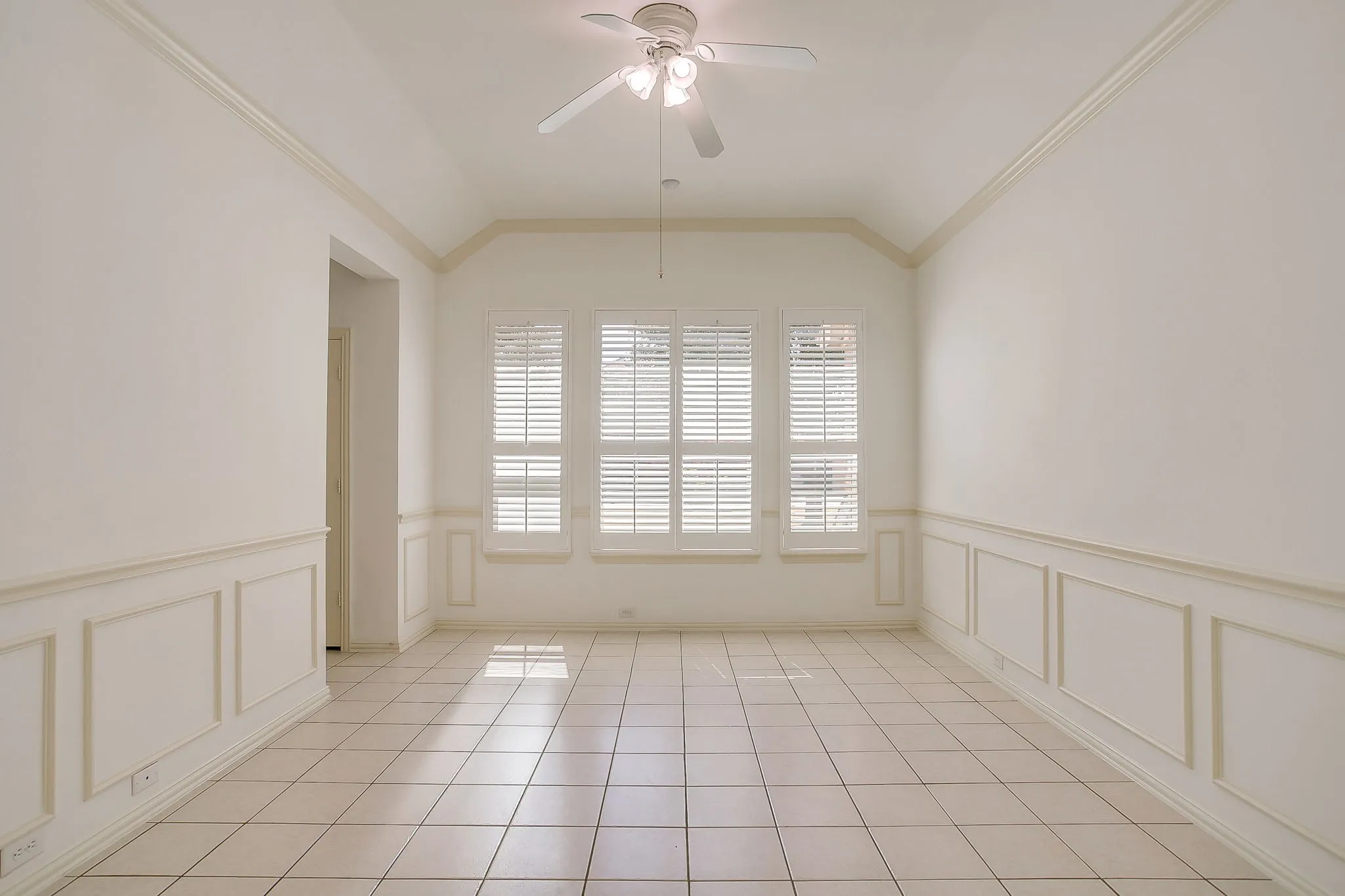 Single Family Residence For Sale in Denton County , 8101 Rodeo Drive, Denton, Texas 76208, 4 Bedroom, 3 Bathroom, 3 Garage spaces, 2,642 Sqft, built in 2001, mls#21385905, Real Estate Agent in Denton, Homes For Sale in Denton county, Homes For Sale in Denton, Realtor in Denton Texas, Real Estate Brokerage Independent Realty Texas, Luminita Cordes Realtor