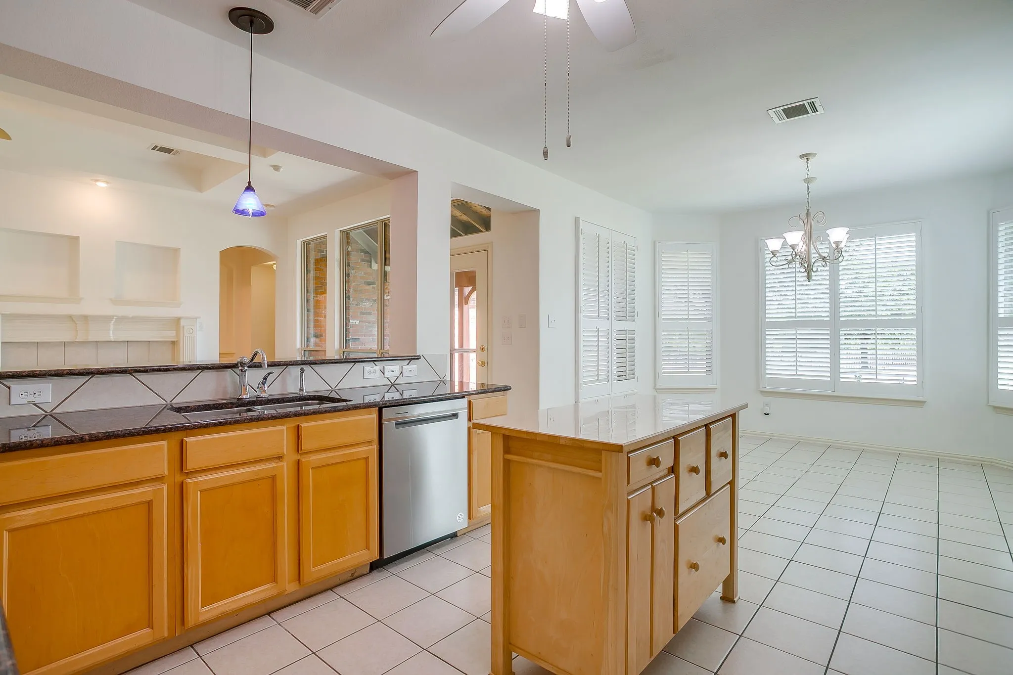 Single Family Residence For Sale in Denton County , 8101 Rodeo Drive, Denton, Texas 76208, 4 Bedroom, 3 Bathroom, 3 Garage spaces, 2,642 Sqft, built in 2001, mls#21385905, Real Estate Agent in Denton, Homes For Sale in Denton county, Homes For Sale in Denton, Realtor in Denton Texas, Real Estate Brokerage Independent Realty Texas, Luminita Cordes Realtor