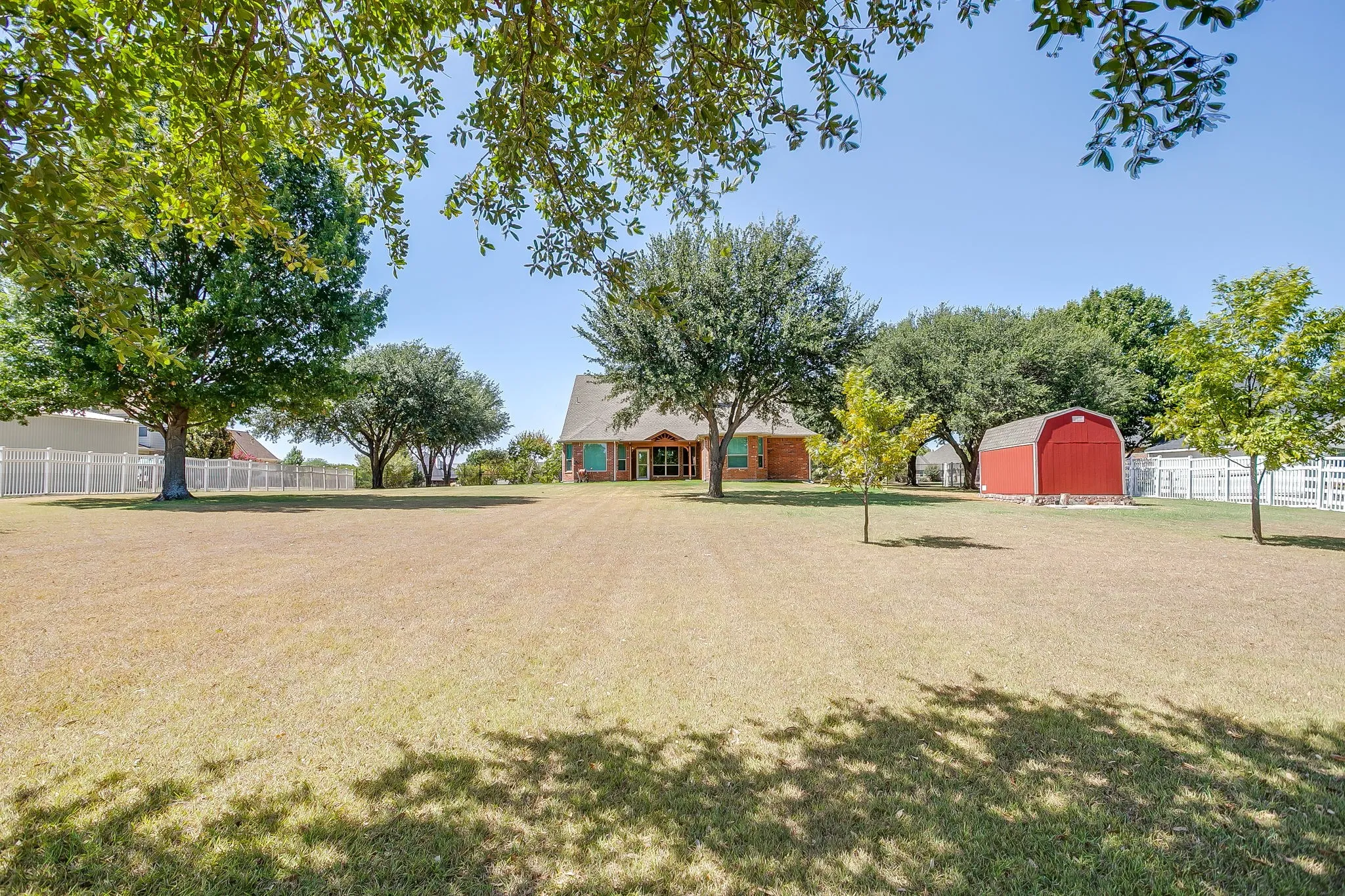 Single Family Residence For Sale in Denton County , 8101 Rodeo Drive, Denton, Texas 76208, 4 Bedroom, 3 Bathroom, 3 Garage spaces, 2,642 Sqft, built in 2001, mls#21385905, Real Estate Agent in Denton, Homes For Sale in Denton county, Homes For Sale in Denton, Realtor in Denton Texas, Real Estate Brokerage Independent Realty Texas, Luminita Cordes Realtor