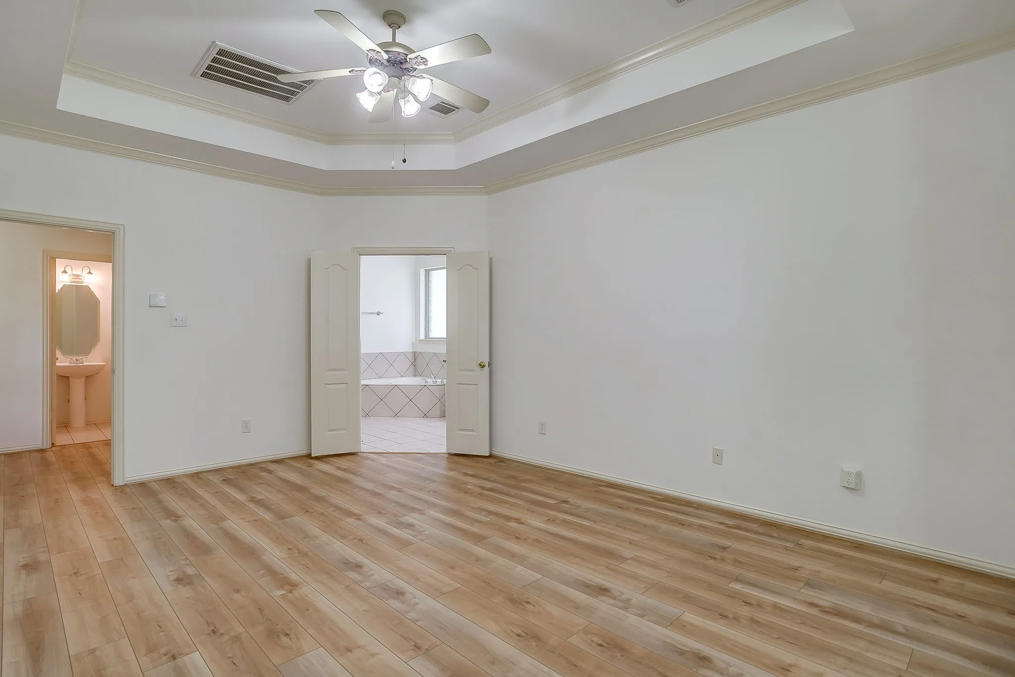 Spacious primary bedroom.