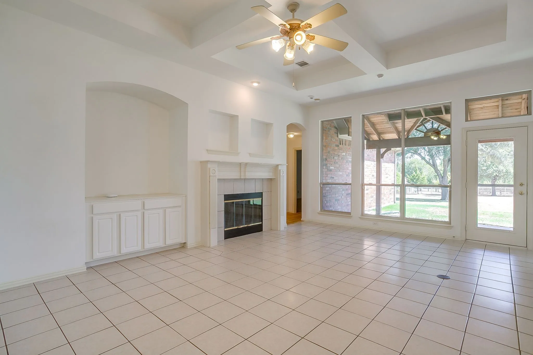 Single Family Residence For Sale in Denton County , 8101 Rodeo Drive, Denton, Texas 76208, 4 Bedroom, 3 Bathroom, 3 Garage spaces, 2,642 Sqft, built in 2001, mls#21385905, Real Estate Agent in Denton, Homes For Sale in Denton county, Homes For Sale in Denton, Realtor in Denton Texas, Real Estate Brokerage Independent Realty Texas, Luminita Cordes Realtor