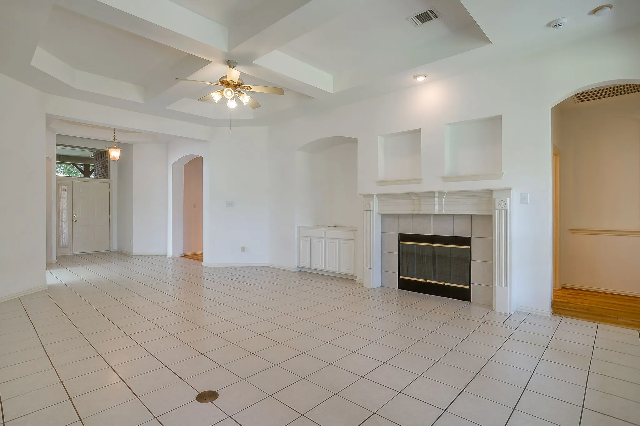 Single Family Residence For Sale in Denton County , 8101 Rodeo Drive, Denton, Texas 76208, 4 Bedroom, 3 Bathroom, 3 Garage spaces, 2,642 Sqft, built in 2001, mls#21385905, Real Estate Agent in Denton, Homes For Sale in Denton county, Homes For Sale in Denton, Realtor in Denton Texas, Real Estate Brokerage Independent Realty Texas, Luminita Cordes Realtor