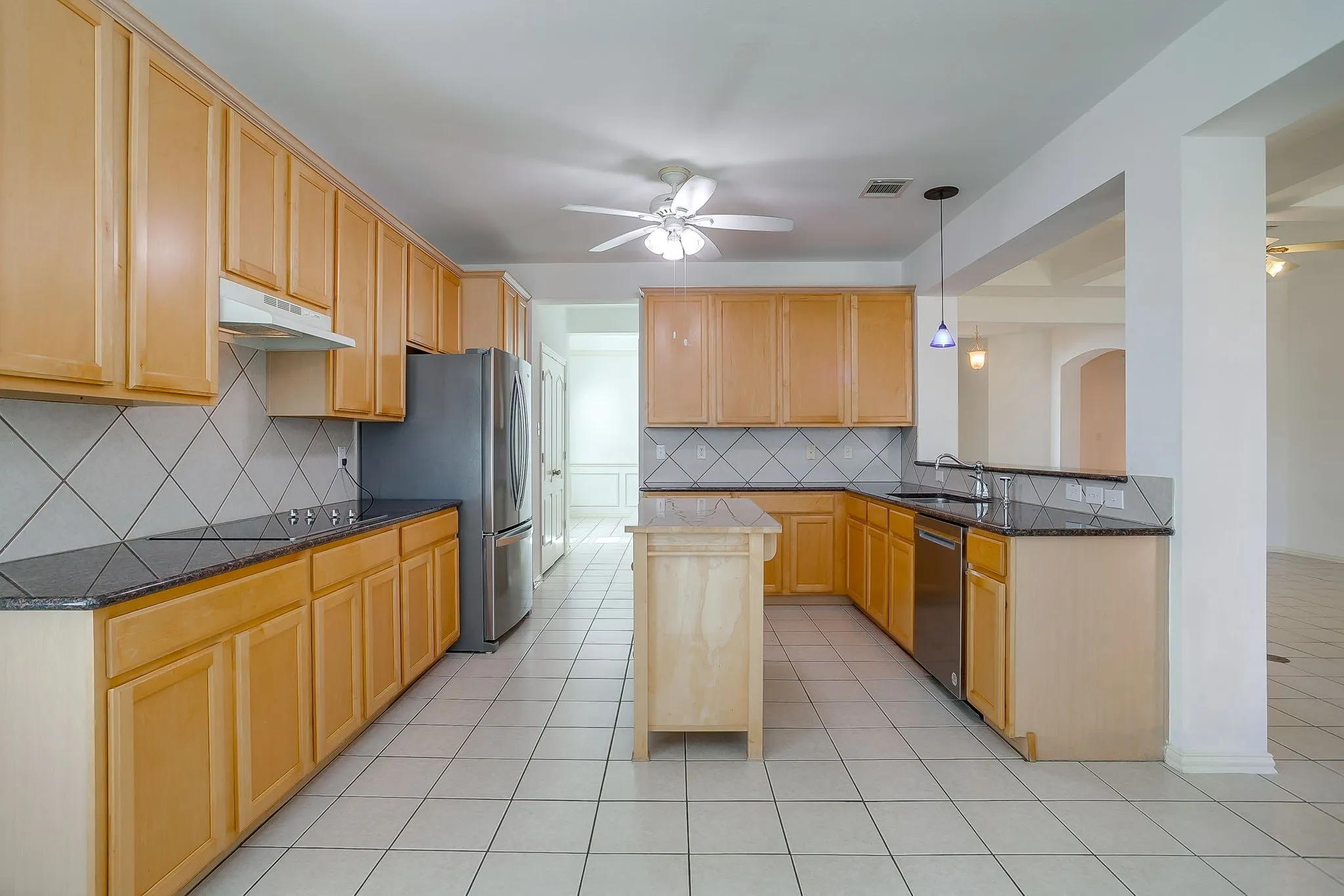 Single Family Residence For Sale in Denton County , 8101 Rodeo Drive, Denton, Texas 76208, 4 Bedroom, 3 Bathroom, 3 Garage spaces, 2,642 Sqft, built in 2001, mls#21385905, Real Estate Agent in Denton, Homes For Sale in Denton county, Homes For Sale in Denton, Realtor in Denton Texas, Real Estate Brokerage Independent Realty Texas, Luminita Cordes Realtor
