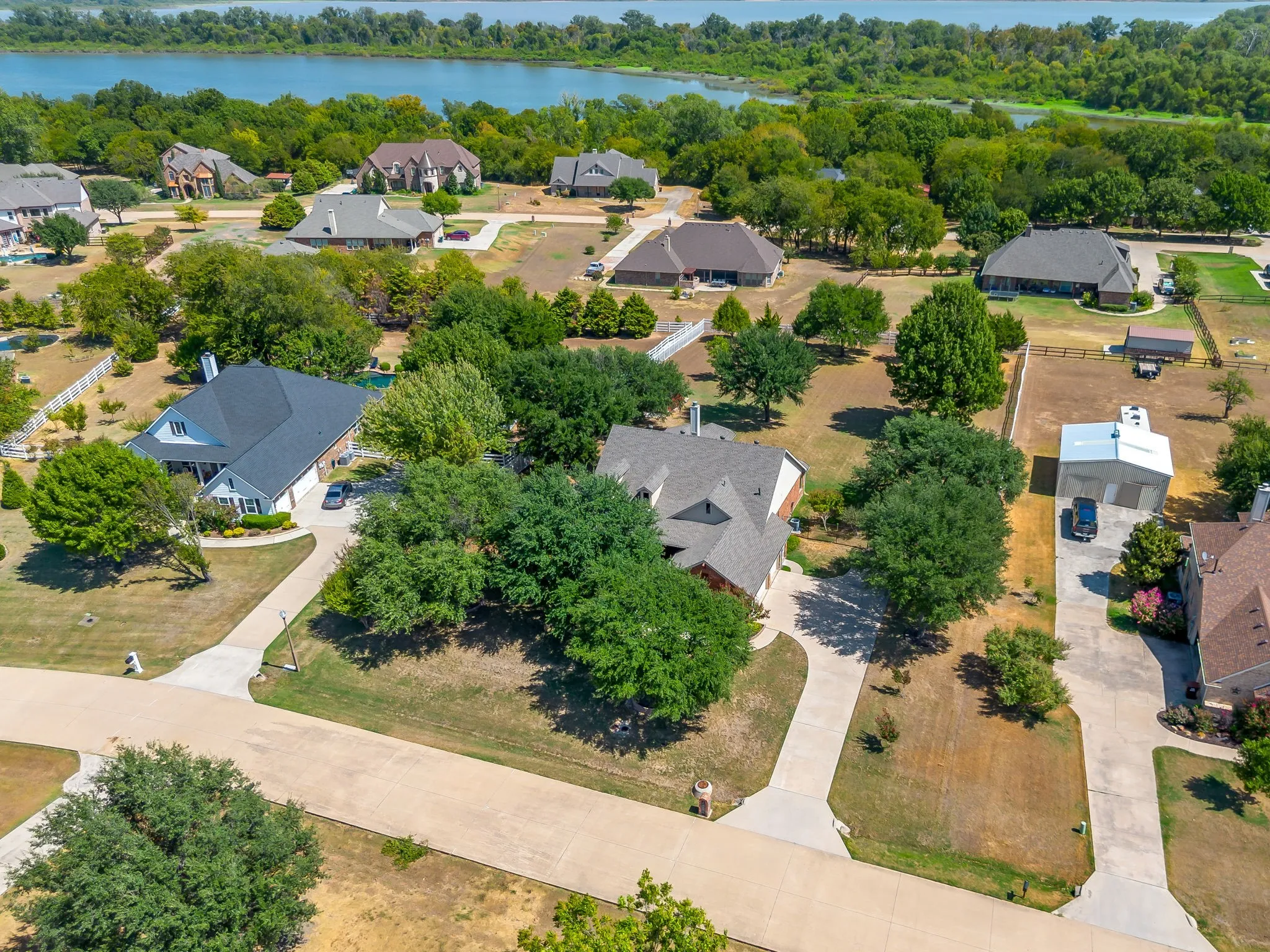 Single Family Residence For Sale in Denton County , 8101 Rodeo Drive, Denton, Texas 76208, 4 Bedroom, 3 Bathroom, 3 Garage spaces, 2,642 Sqft, built in 2001, mls#21385905, Real Estate Agent in Denton, Homes For Sale in Denton county, Homes For Sale in Denton, Realtor in Denton Texas, Real Estate Brokerage Independent Realty Texas, Luminita Cordes Realtor