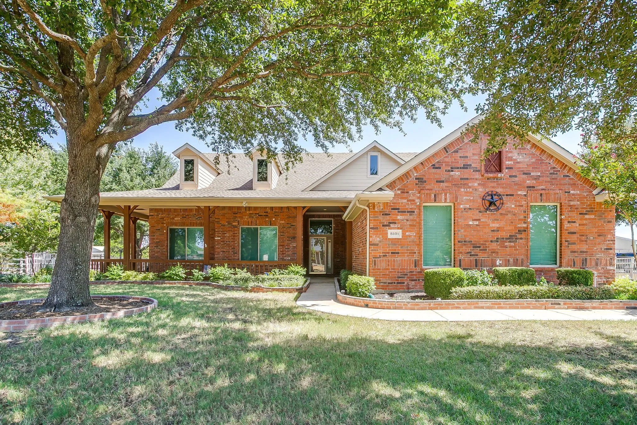 Single Family Residence For Sale in Denton County , 8101 Rodeo Drive, Denton, Texas 76208, 4 Bedroom, 3 Bathroom, 3 Garage spaces, 2,642 Sqft, built in 2001, mls#21385905, Real Estate Agent in Denton, Homes For Sale in Denton county, Homes For Sale in Denton, Realtor in Denton Texas, Real Estate Brokerage Independent Realty Texas, Luminita Cordes Realtor