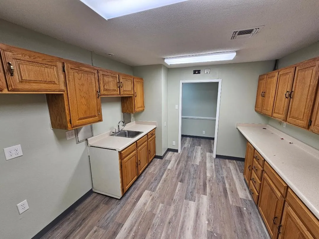 Office For Rent in Hood County , 900 Whitehead Drive, Granbury, Texas 76048, 0, 0, Garage spaces, 3,870 Sqft, built in 1986, mls#21389651, Real Estate Agent in Granbury, Homes For Rent in Hood county, Homes For Rent in Granbury, Realtor in Granbury Texas, Real Estate Brokerage Independent Realty Texas, Luminita Cordes Realtor