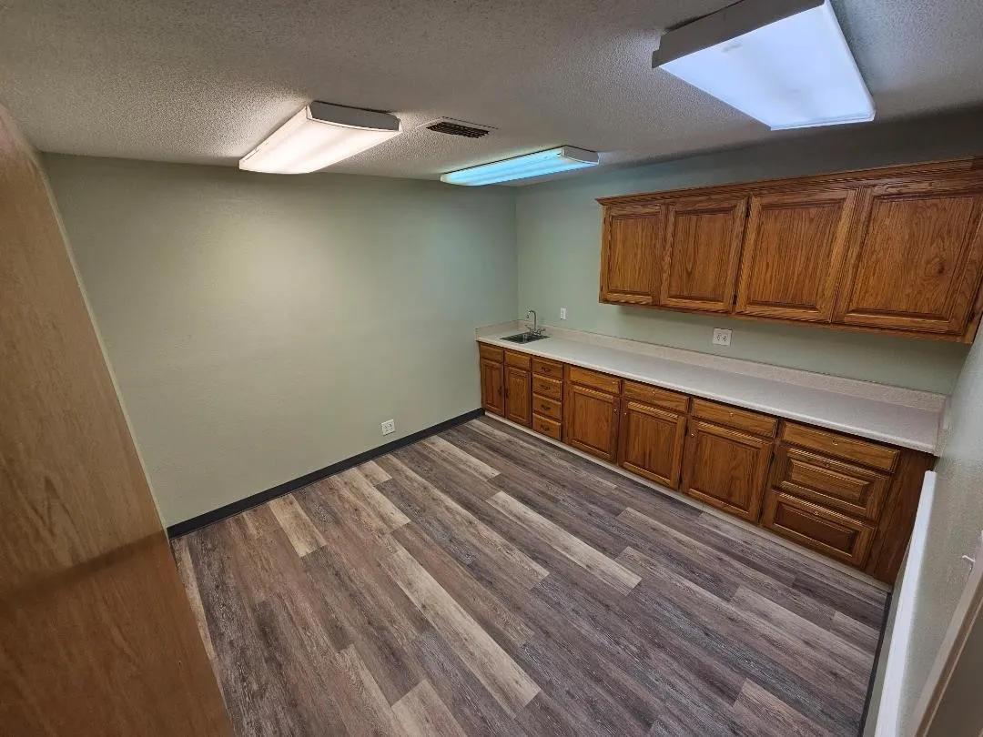 Office For Rent in Hood County , 900 Whitehead Drive, Granbury, Texas 76048, 0, 0, Garage spaces, 3,870 Sqft, built in 1986, mls#21389651, Real Estate Agent in Granbury, Homes For Rent in Hood county, Homes For Rent in Granbury, Realtor in Granbury Texas, Real Estate Brokerage Independent Realty Texas, Luminita Cordes Realtor