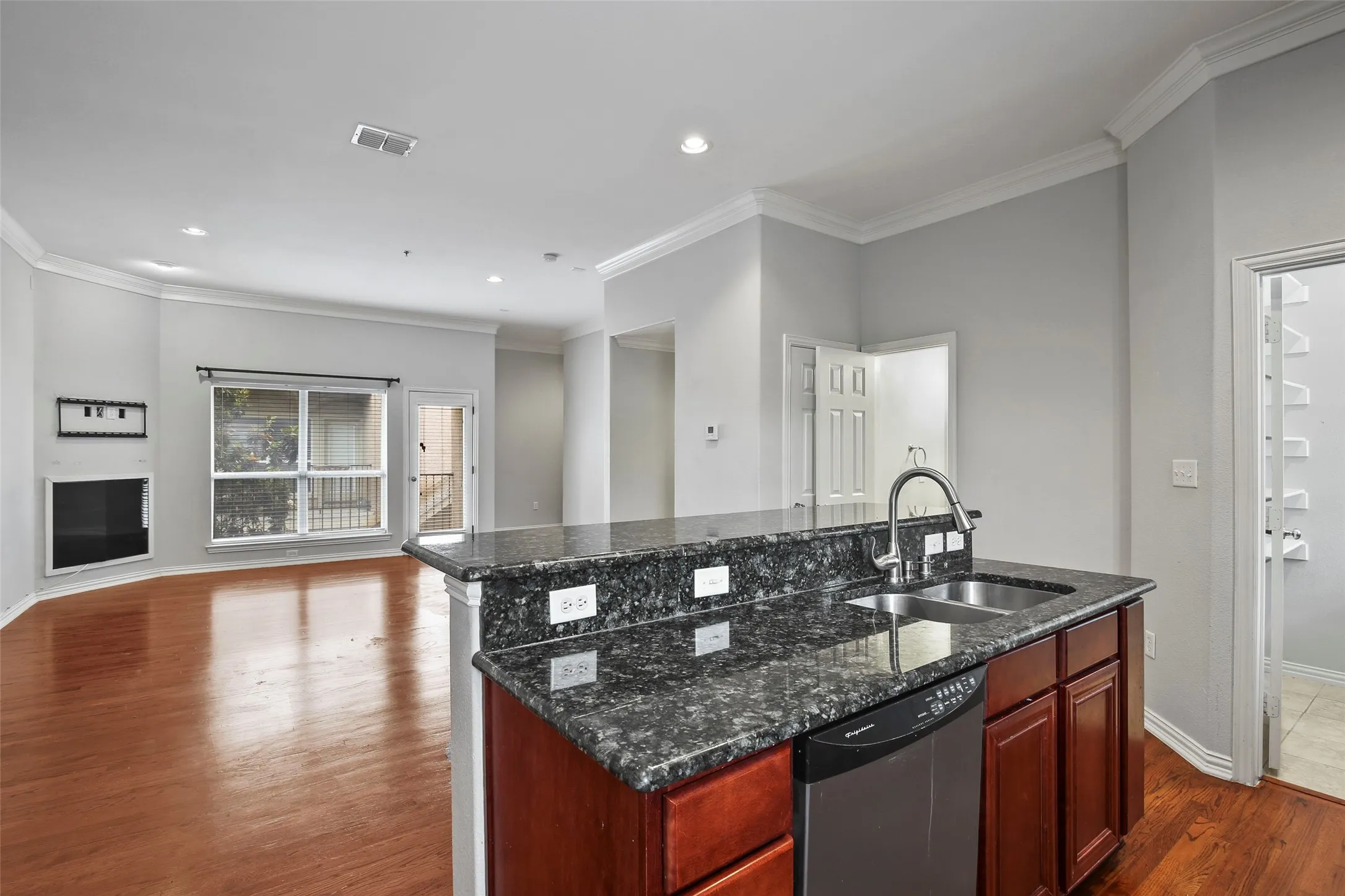 Condominium For Rent in Dallas County , 3119 Cedarplaza Lane 303, Dallas, Texas 75235, 3 Bedroom, 4 Bathroom, 2 Garage spaces, 1,771 Sqft, built in 2006, mls#21389772, Real Estate Agent in Dallas, Homes For Rent in Dallas county, Homes For Rent in Dallas, Realtor in Dallas Texas, Real Estate Brokerage Independent Realty Texas, Luminita Cordes Realtor