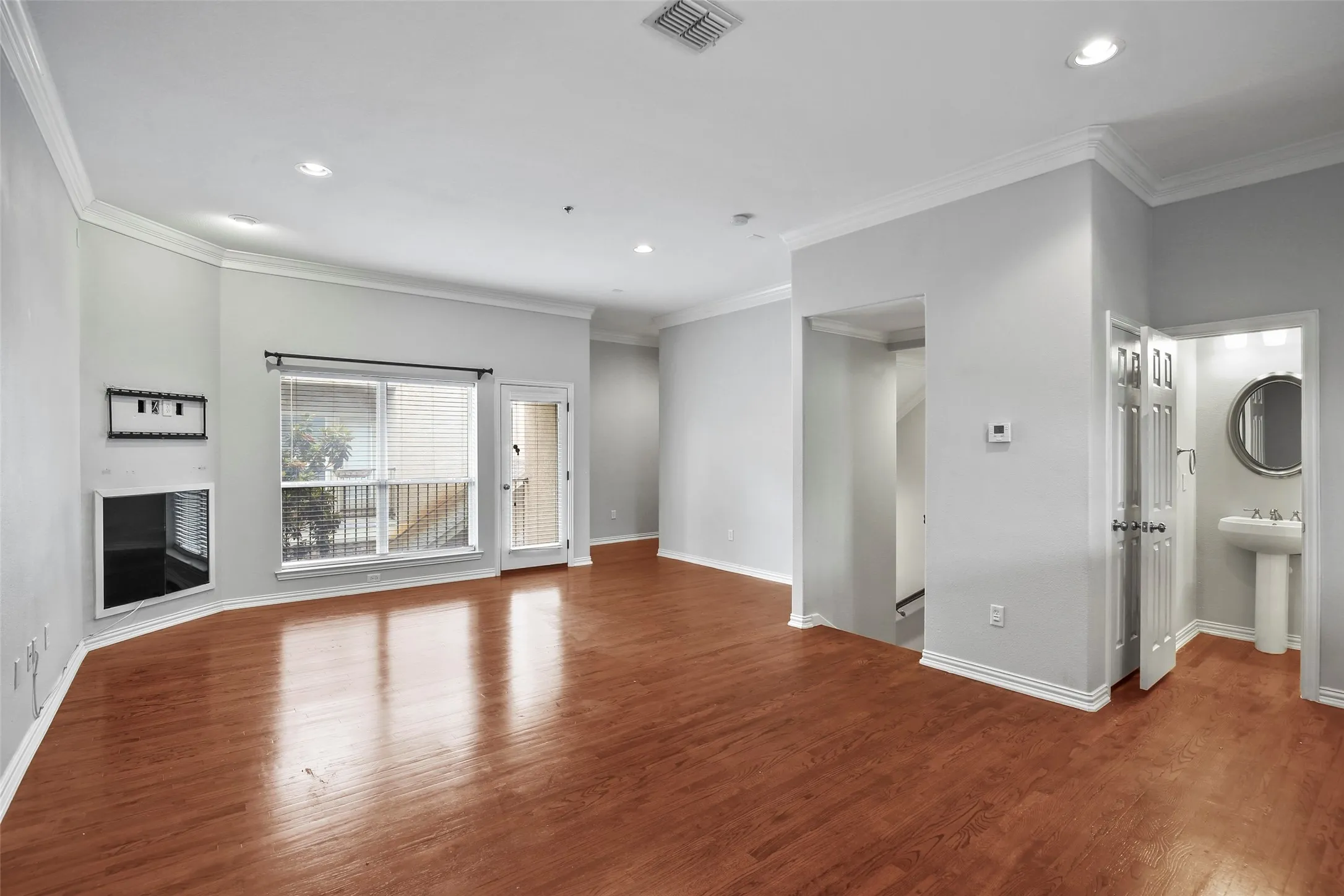 Condominium For Rent in Dallas County , 3119 Cedarplaza Lane 303, Dallas, Texas 75235, 3 Bedroom, 4 Bathroom, 2 Garage spaces, 1,771 Sqft, built in 2006, mls#21389772, Real Estate Agent in Dallas, Homes For Rent in Dallas county, Homes For Rent in Dallas, Realtor in Dallas Texas, Real Estate Brokerage Independent Realty Texas, Luminita Cordes Realtor