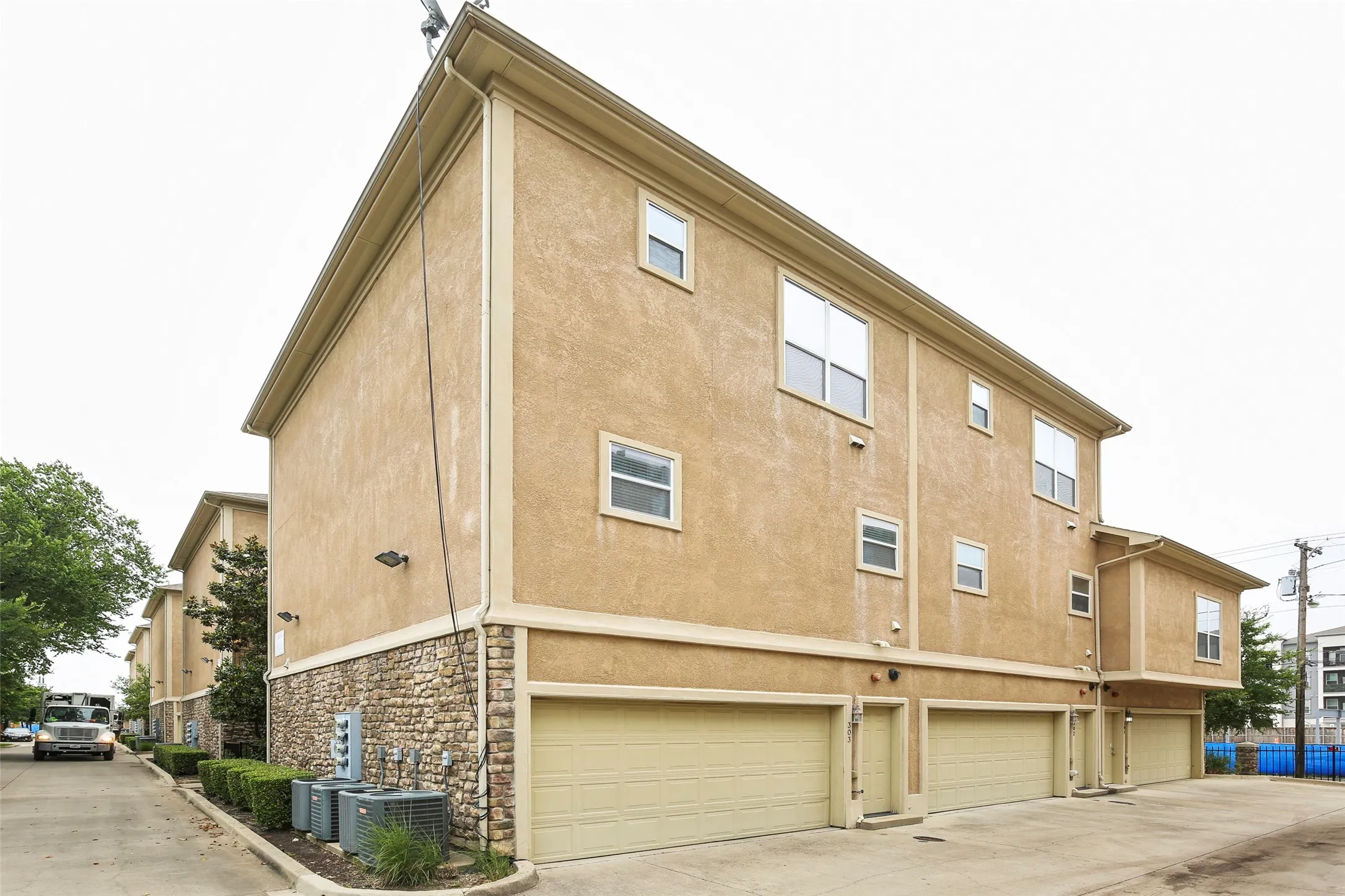 Condominium For Rent in Dallas County , 3119 Cedarplaza Lane 303, Dallas, Texas 75235, 3 Bedroom, 4 Bathroom, 2 Garage spaces, 1,771 Sqft, built in 2006, mls#21389772, Real Estate Agent in Dallas, Homes For Rent in Dallas county, Homes For Rent in Dallas, Realtor in Dallas Texas, Real Estate Brokerage Independent Realty Texas, Luminita Cordes Realtor