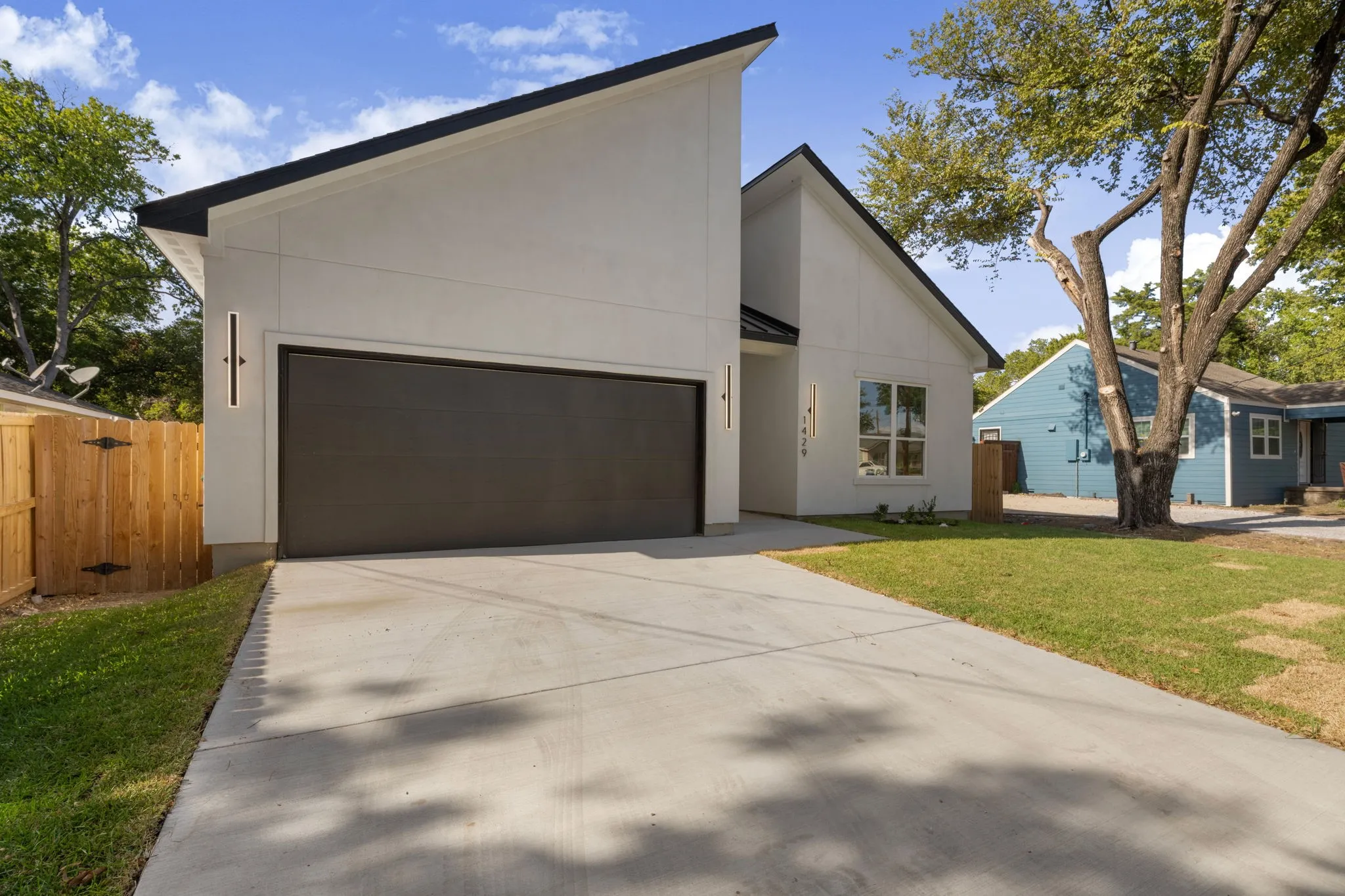 Single Family Residence For Sale in Dallas County , 1429 E Ann Arbor Avenue, Dallas, Texas 75216, 4 Bedroom, 2 Bathroom, 2 Garage spaces, 1,957 Sqft, built in 2026, mls#21389664, Real Estate Agent in Dallas, Homes For Sale in Dallas county, Homes For Sale in Dallas, Realtor in Dallas Texas, Real Estate Brokerage Independent Realty Texas, Luminita Cordes Realtor