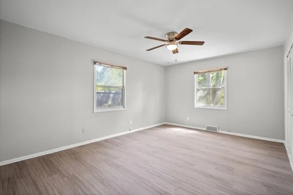 Single Family Residence For Sale in Denton County , 2514 Sherwood Street, Denton, Texas 76209, 3 Bedroom, 2 Bathroom, Garage spaces, 1,400 Sqft, built in 1965, mls#21389493, Real Estate Agent in Denton, Homes For Sale in Denton county, Homes For Sale in Denton, Realtor in Denton Texas, Real Estate Brokerage Independent Realty Texas, Luminita Cordes Realtor