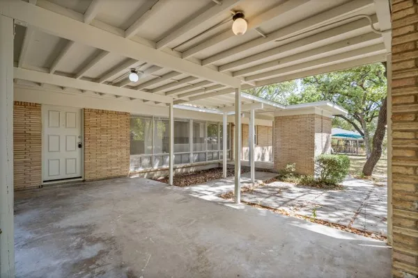 Single Family Residence For Sale in Denton County , 2514 Sherwood Street, Denton, Texas 76209, 3 Bedroom, 2 Bathroom, Garage spaces, 1,400 Sqft, built in 1965, mls#21389493, Real Estate Agent in Denton, Homes For Sale in Denton county, Homes For Sale in Denton, Realtor in Denton Texas, Real Estate Brokerage Independent Realty Texas, Luminita Cordes Realtor