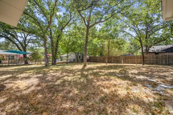 Single Family Residence For Sale in Denton County , 2514 Sherwood Street, Denton, Texas 76209, 3 Bedroom, 2 Bathroom, Garage spaces, 1,400 Sqft, built in 1965, mls#21389493, Real Estate Agent in Denton, Homes For Sale in Denton county, Homes For Sale in Denton, Realtor in Denton Texas, Real Estate Brokerage Independent Realty Texas, Luminita Cordes Realtor