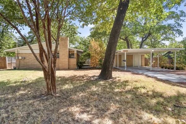 Single Family Residence For Sale in Denton County , 2514 Sherwood Street, Denton, Texas 76209, 3 Bedroom, 2 Bathroom, Garage spaces, 1,400 Sqft, built in 1965, mls#21389493, Real Estate Agent in Denton, Homes For Sale in Denton county, Homes For Sale in Denton, Realtor in Denton Texas, Real Estate Brokerage Independent Realty Texas, Luminita Cordes Realtor