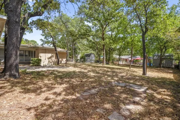 Single Family Residence For Sale in Denton County , 2514 Sherwood Street, Denton, Texas 76209, 3 Bedroom, 2 Bathroom, Garage spaces, 1,400 Sqft, built in 1965, mls#21389493, Real Estate Agent in Denton, Homes For Sale in Denton county, Homes For Sale in Denton, Realtor in Denton Texas, Real Estate Brokerage Independent Realty Texas, Luminita Cordes Realtor