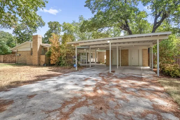 Single Family Residence For Sale in Denton County , 2514 Sherwood Street, Denton, Texas 76209, 3 Bedroom, 2 Bathroom, Garage spaces, 1,400 Sqft, built in 1965, mls#21389493, Real Estate Agent in Denton, Homes For Sale in Denton county, Homes For Sale in Denton, Realtor in Denton Texas, Real Estate Brokerage Independent Realty Texas, Luminita Cordes Realtor