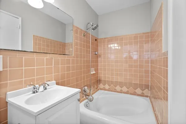 Single Family Residence For Sale in Denton County , 2514 Sherwood Street, Denton, Texas 76209, 3 Bedroom, 2 Bathroom, Garage spaces, 1,400 Sqft, built in 1965, mls#21389493, Real Estate Agent in Denton, Homes For Sale in Denton county, Homes For Sale in Denton, Realtor in Denton Texas, Real Estate Brokerage Independent Realty Texas, Luminita Cordes Realtor