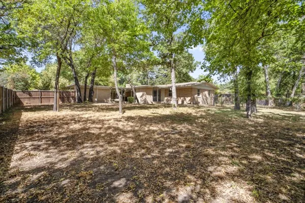 Single Family Residence For Sale in Denton County , 2514 Sherwood Street, Denton, Texas 76209, 3 Bedroom, 2 Bathroom, Garage spaces, 1,400 Sqft, built in 1965, mls#21389493, Real Estate Agent in Denton, Homes For Sale in Denton county, Homes For Sale in Denton, Realtor in Denton Texas, Real Estate Brokerage Independent Realty Texas, Luminita Cordes Realtor