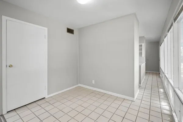 Single Family Residence For Sale in Denton County , 2514 Sherwood Street, Denton, Texas 76209, 3 Bedroom, 2 Bathroom, Garage spaces, 1,400 Sqft, built in 1965, mls#21389493, Real Estate Agent in Denton, Homes For Sale in Denton county, Homes For Sale in Denton, Realtor in Denton Texas, Real Estate Brokerage Independent Realty Texas, Luminita Cordes Realtor