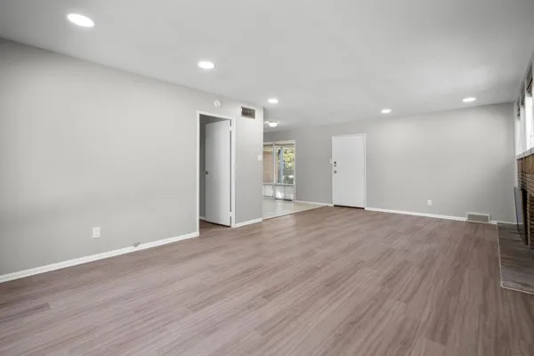 Single Family Residence For Sale in Denton County , 2514 Sherwood Street, Denton, Texas 76209, 3 Bedroom, 2 Bathroom, Garage spaces, 1,400 Sqft, built in 1965, mls#21389493, Real Estate Agent in Denton, Homes For Sale in Denton county, Homes For Sale in Denton, Realtor in Denton Texas, Real Estate Brokerage Independent Realty Texas, Luminita Cordes Realtor