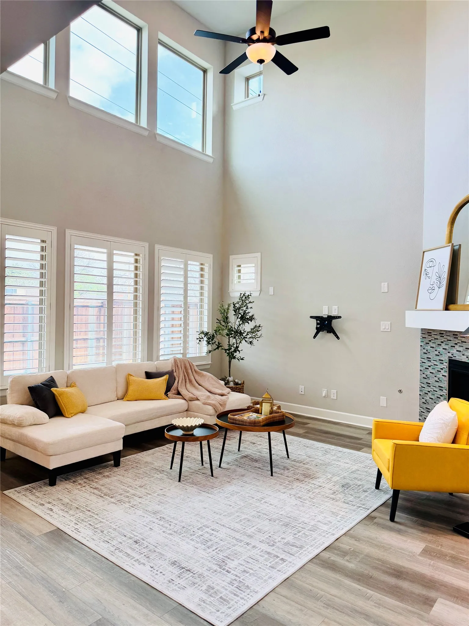 Single Family Residence For Rent in Dallas County , 3417 Rosebud Park Lane, Dallas, Texas 75229, 3 Bedroom, 3 Bathroom, 2 Garage spaces, 2,871 Sqft, built in 2021, mls#21389781, Real Estate Agent in Dallas, Homes For Rent in Dallas county, Homes For Rent in Dallas, Realtor in Dallas Texas, Real Estate Brokerage Independent Realty Texas, Luminita Cordes Realtor