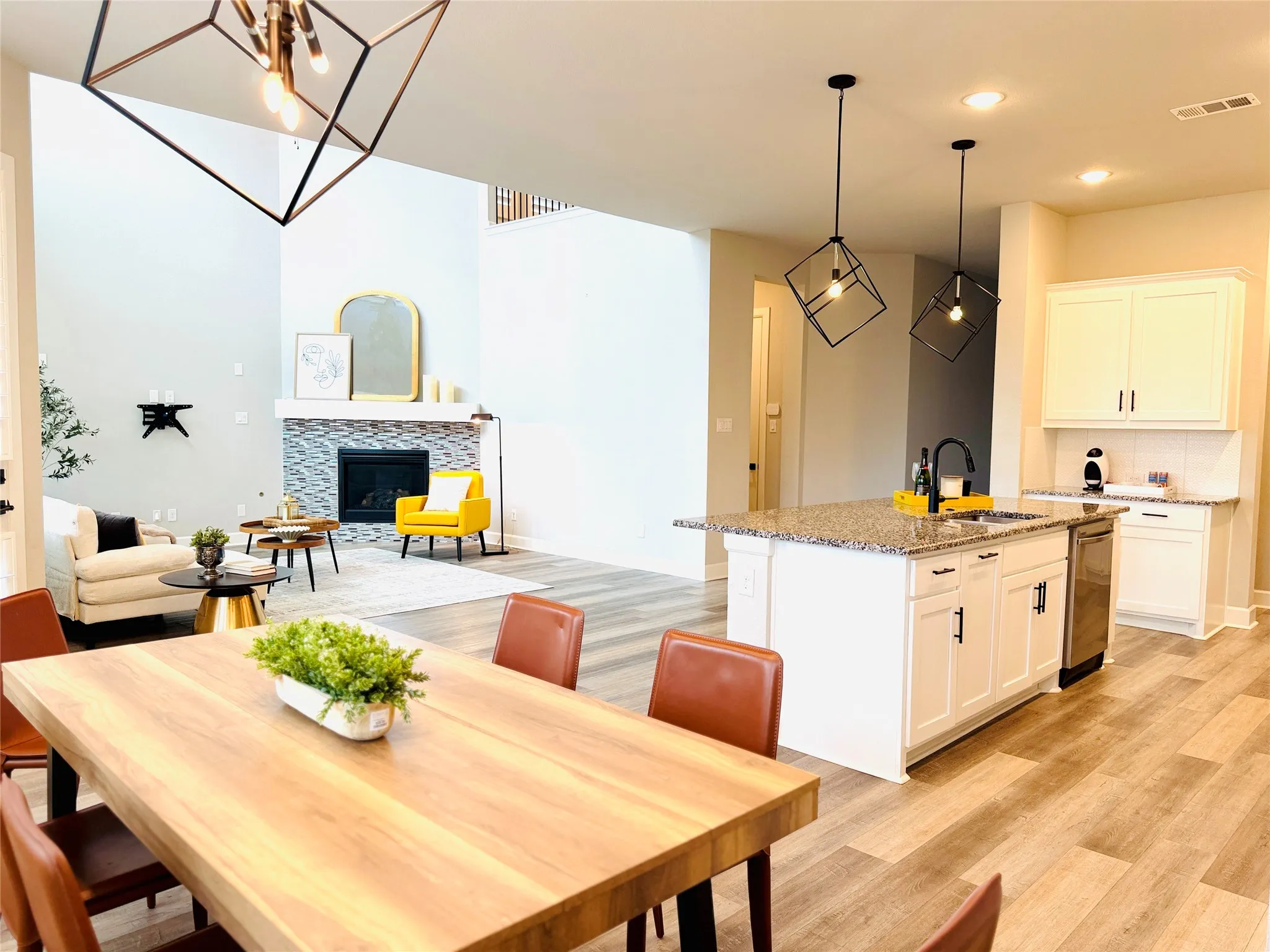 Single Family Residence For Rent in Dallas County , 3417 Rosebud Park Lane, Dallas, Texas 75229, 3 Bedroom, 3 Bathroom, 2 Garage spaces, 2,871 Sqft, built in 2021, mls#21389781, Real Estate Agent in Dallas, Homes For Rent in Dallas county, Homes For Rent in Dallas, Realtor in Dallas Texas, Real Estate Brokerage Independent Realty Texas, Luminita Cordes Realtor