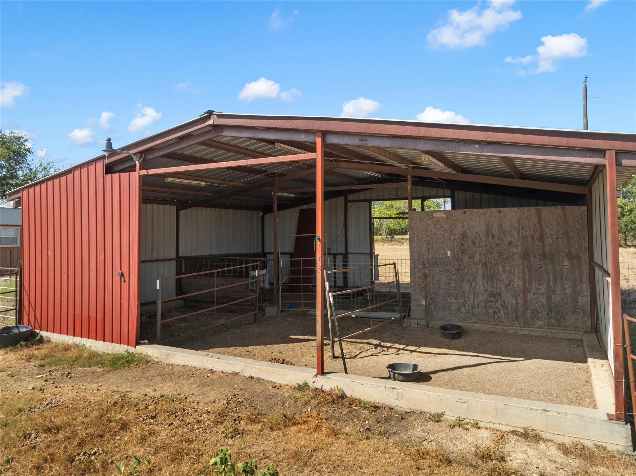 Single Family Residence For Sale in Coryell County , 3370 County Road 303, Oglesby, Texas 76561, 3 Bedroom, 2 Bathroom, Garage spaces, 1,172 Sqft, built in 1985, mls#21389743, Real Estate Agent in Oglesby, Homes For Sale in Coryell county, Homes For Sale in Oglesby, Realtor in Oglesby Texas, Real Estate Brokerage Independent Realty Texas, Luminita Cordes Realtor