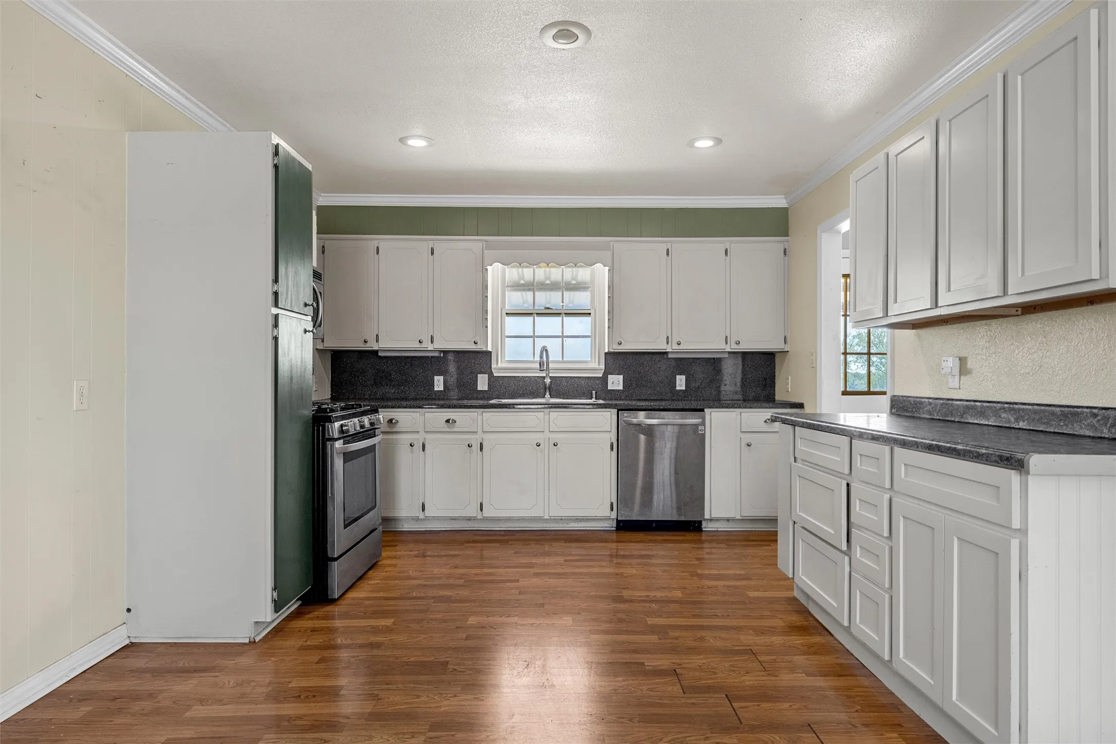 Single Family Residence For Sale in Coryell County , 3370 County Road 303, Oglesby, Texas 76561, 3 Bedroom, 2 Bathroom, Garage spaces, 1,172 Sqft, built in 1985, mls#21389743, Real Estate Agent in Oglesby, Homes For Sale in Coryell county, Homes For Sale in Oglesby, Realtor in Oglesby Texas, Real Estate Brokerage Independent Realty Texas, Luminita Cordes Realtor