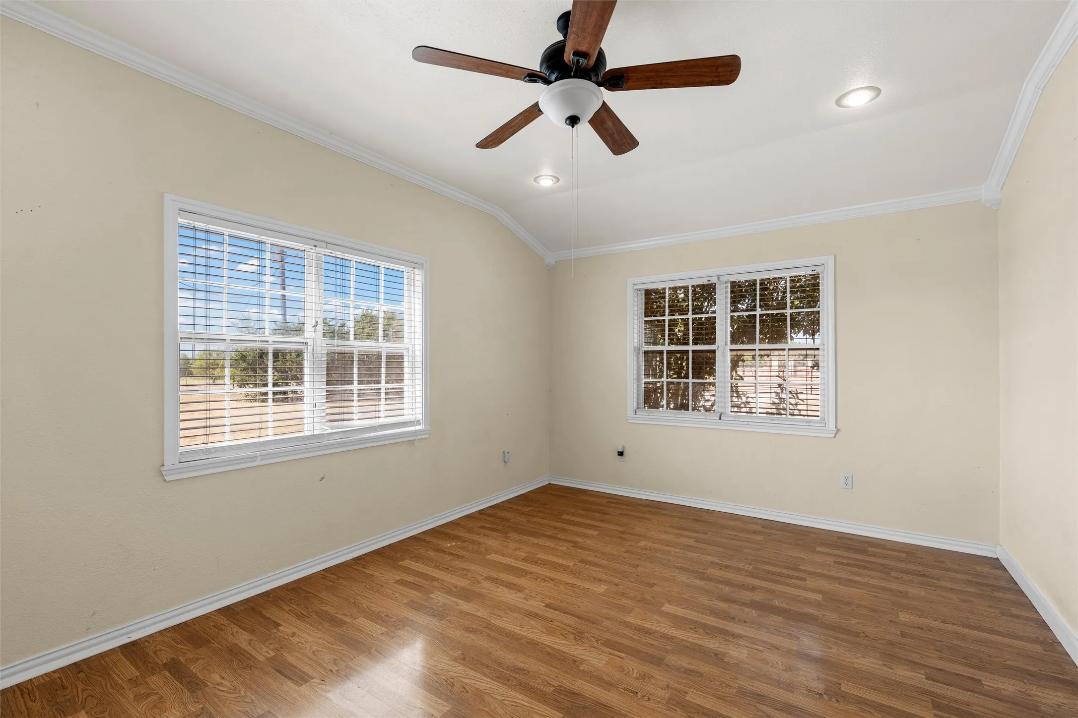Single Family Residence For Sale in Coryell County , 3370 County Road 303, Oglesby, Texas 76561, 3 Bedroom, 2 Bathroom, Garage spaces, 1,172 Sqft, built in 1985, mls#21389743, Real Estate Agent in Oglesby, Homes For Sale in Coryell county, Homes For Sale in Oglesby, Realtor in Oglesby Texas, Real Estate Brokerage Independent Realty Texas, Luminita Cordes Realtor