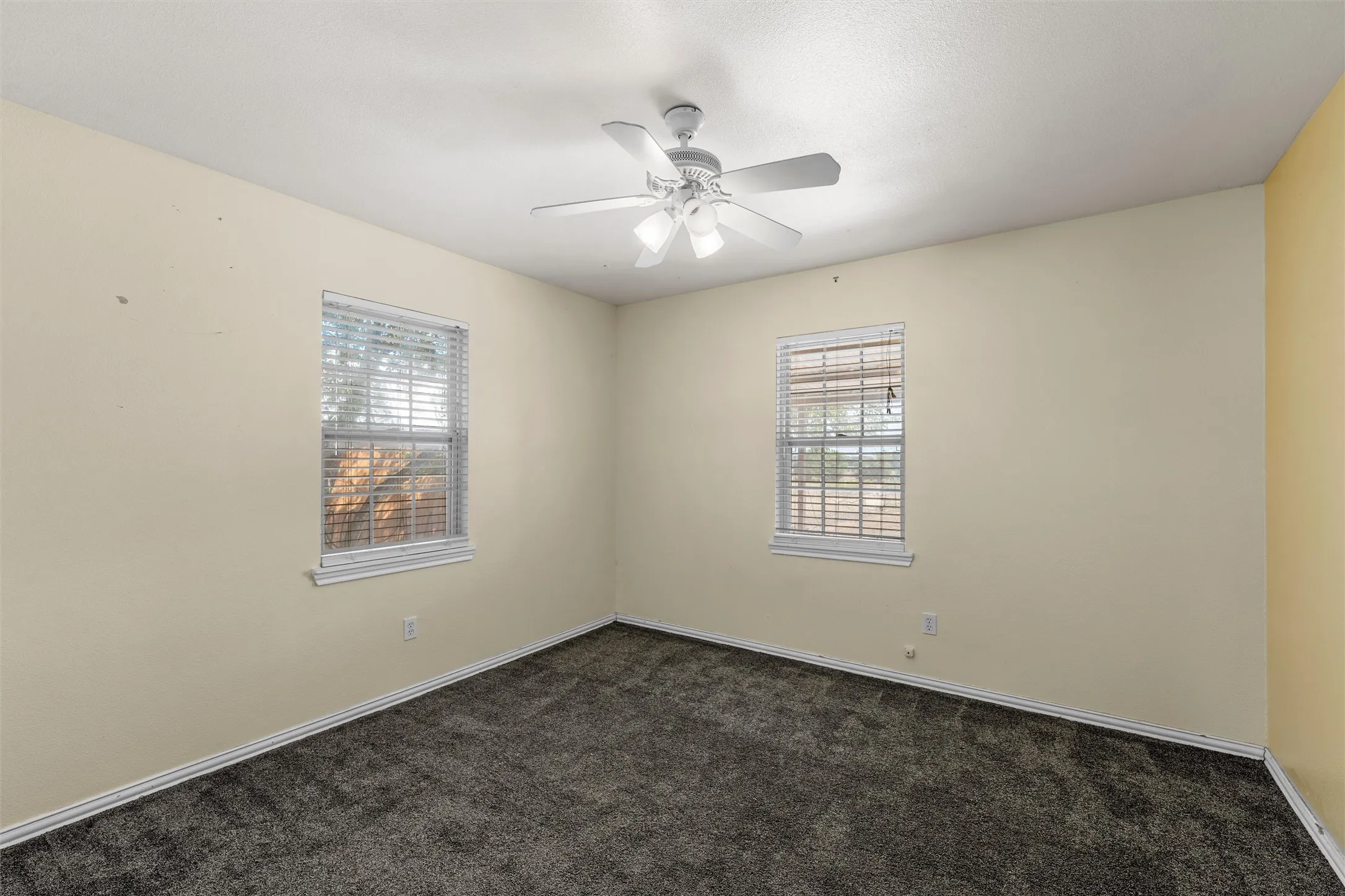 Single Family Residence For Sale in Coryell County , 3370 County Road 303, Oglesby, Texas 76561, 3 Bedroom, 2 Bathroom, Garage spaces, 1,172 Sqft, built in 1985, mls#21389743, Real Estate Agent in Oglesby, Homes For Sale in Coryell county, Homes For Sale in Oglesby, Realtor in Oglesby Texas, Real Estate Brokerage Independent Realty Texas, Luminita Cordes Realtor