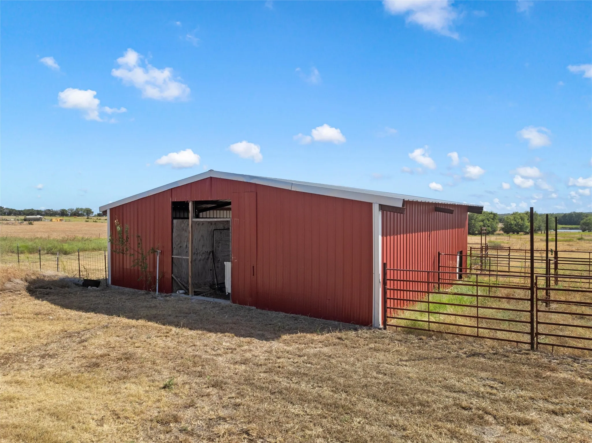 Single Family Residence For Sale in Coryell County , 3370 County Road 303, Oglesby, Texas 76561, 3 Bedroom, 2 Bathroom, Garage spaces, 1,172 Sqft, built in 1985, mls#21389743, Real Estate Agent in Oglesby, Homes For Sale in Coryell county, Homes For Sale in Oglesby, Realtor in Oglesby Texas, Real Estate Brokerage Independent Realty Texas, Luminita Cordes Realtor