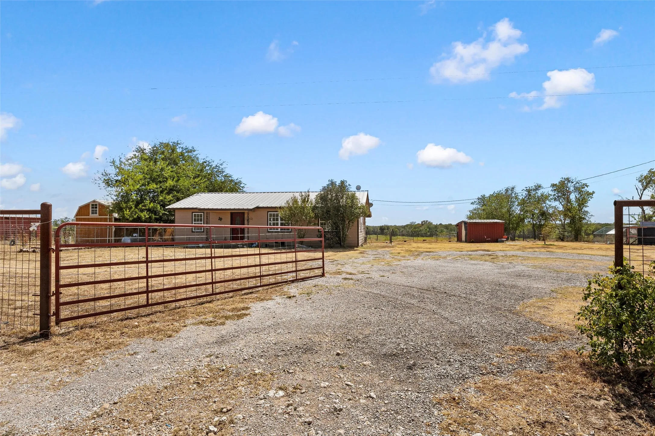 Single Family Residence For Sale in Coryell County , 3370 County Road 303, Oglesby, Texas 76561, 3 Bedroom, 2 Bathroom, Garage spaces, 1,172 Sqft, built in 1985, mls#21389743, Real Estate Agent in Oglesby, Homes For Sale in Coryell county, Homes For Sale in Oglesby, Realtor in Oglesby Texas, Real Estate Brokerage Independent Realty Texas, Luminita Cordes Realtor