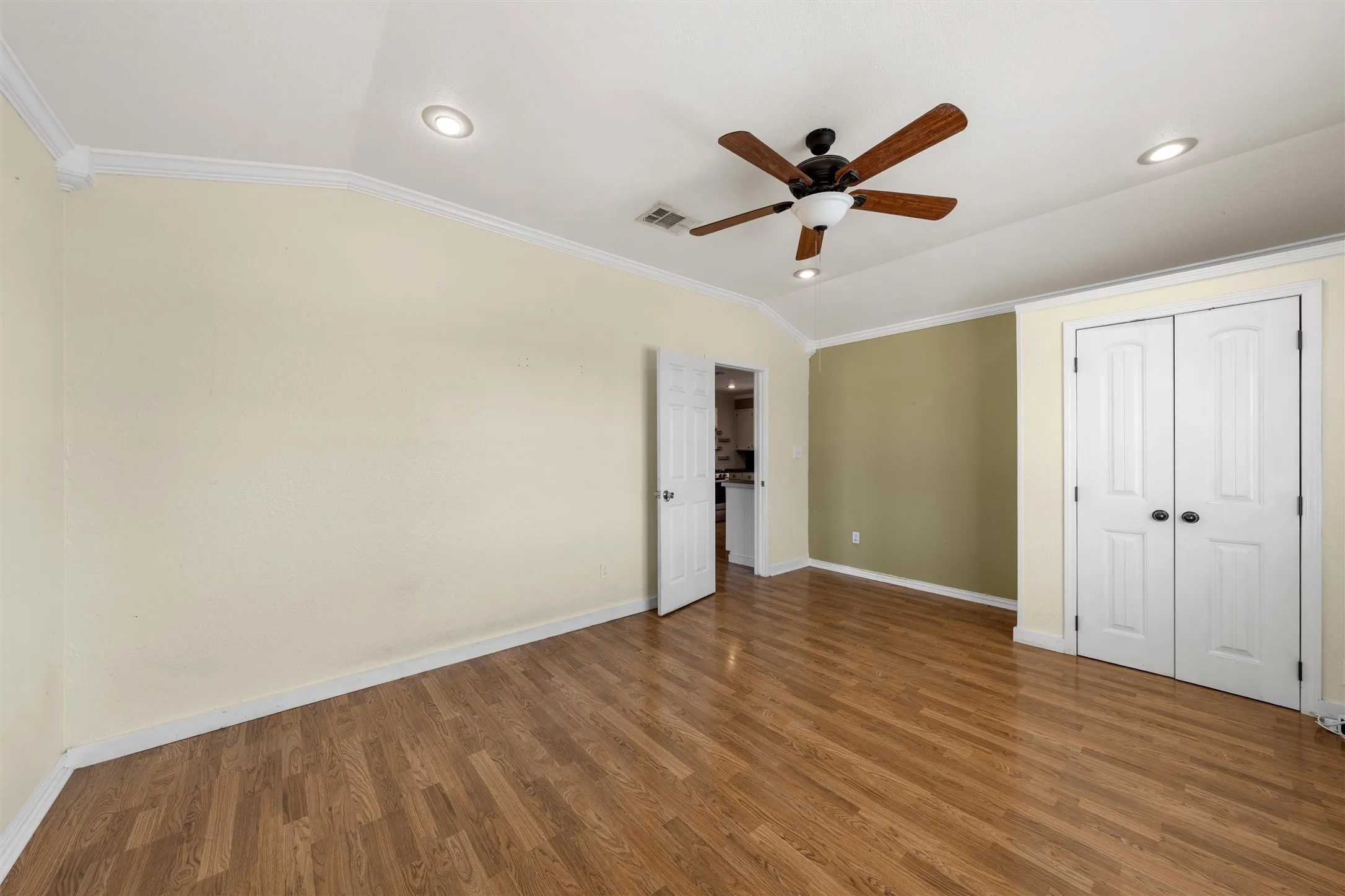 Single Family Residence For Sale in Coryell County , 3370 County Road 303, Oglesby, Texas 76561, 3 Bedroom, 2 Bathroom, Garage spaces, 1,172 Sqft, built in 1985, mls#21389743, Real Estate Agent in Oglesby, Homes For Sale in Coryell county, Homes For Sale in Oglesby, Realtor in Oglesby Texas, Real Estate Brokerage Independent Realty Texas, Luminita Cordes Realtor