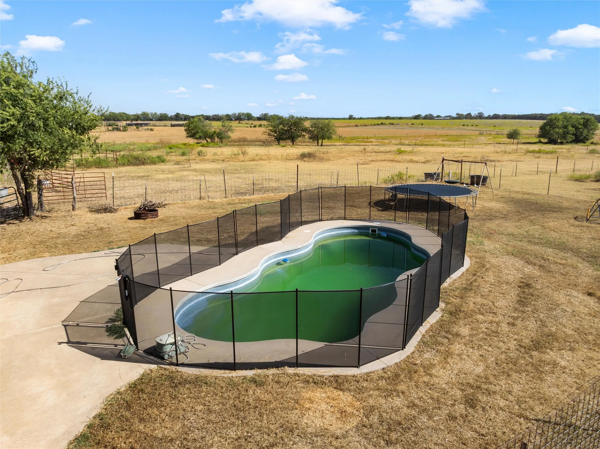 Single Family Residence For Sale in Coryell County , 3370 County Road 303, Oglesby, Texas 76561, 3 Bedroom, 2 Bathroom, Garage spaces, 1,172 Sqft, built in 1985, mls#21389743, Real Estate Agent in Oglesby, Homes For Sale in Coryell county, Homes For Sale in Oglesby, Realtor in Oglesby Texas, Real Estate Brokerage Independent Realty Texas, Luminita Cordes Realtor