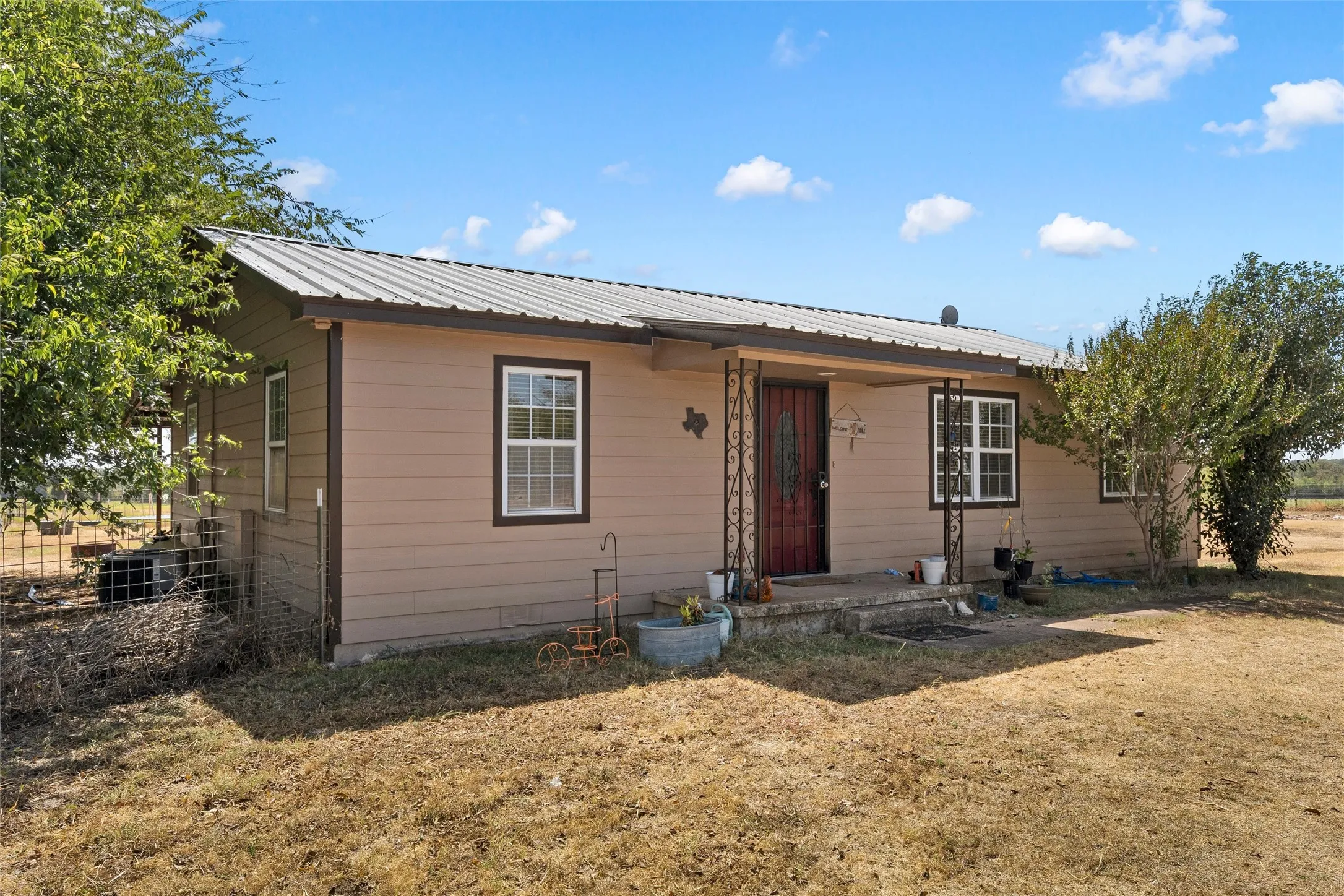 Single Family Residence For Sale in Coryell County , 3370 County Road 303, Oglesby, Texas 76561, 3 Bedroom, 2 Bathroom, Garage spaces, 1,172 Sqft, built in 1985, mls#21389743, Real Estate Agent in Oglesby, Homes For Sale in Coryell county, Homes For Sale in Oglesby, Realtor in Oglesby Texas, Real Estate Brokerage Independent Realty Texas, Luminita Cordes Realtor