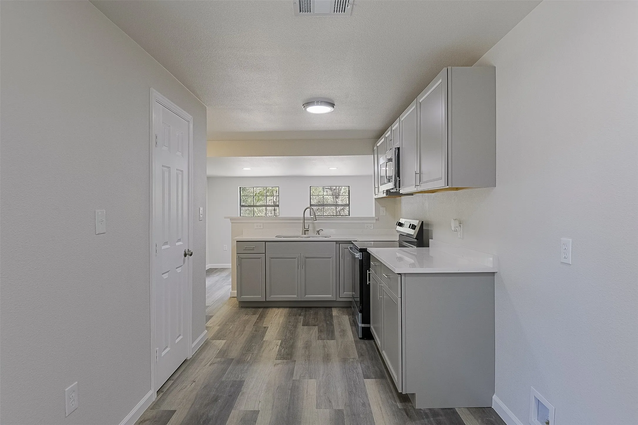 Single Family Residence For Sale in Kaufman County , 1108 N Catherine Street, Terrell, Texas 75160, 2 Bedroom, 1 Bathroom, 1 Garage spaces, 740 Sqft, built in 1970, mls#21389617, Real Estate Agent in Terrell, Homes For Sale in Kaufman county, Homes For Sale in Terrell, Realtor in Terrell Texas, Real Estate Brokerage Independent Realty Texas, Luminita Cordes Realtor