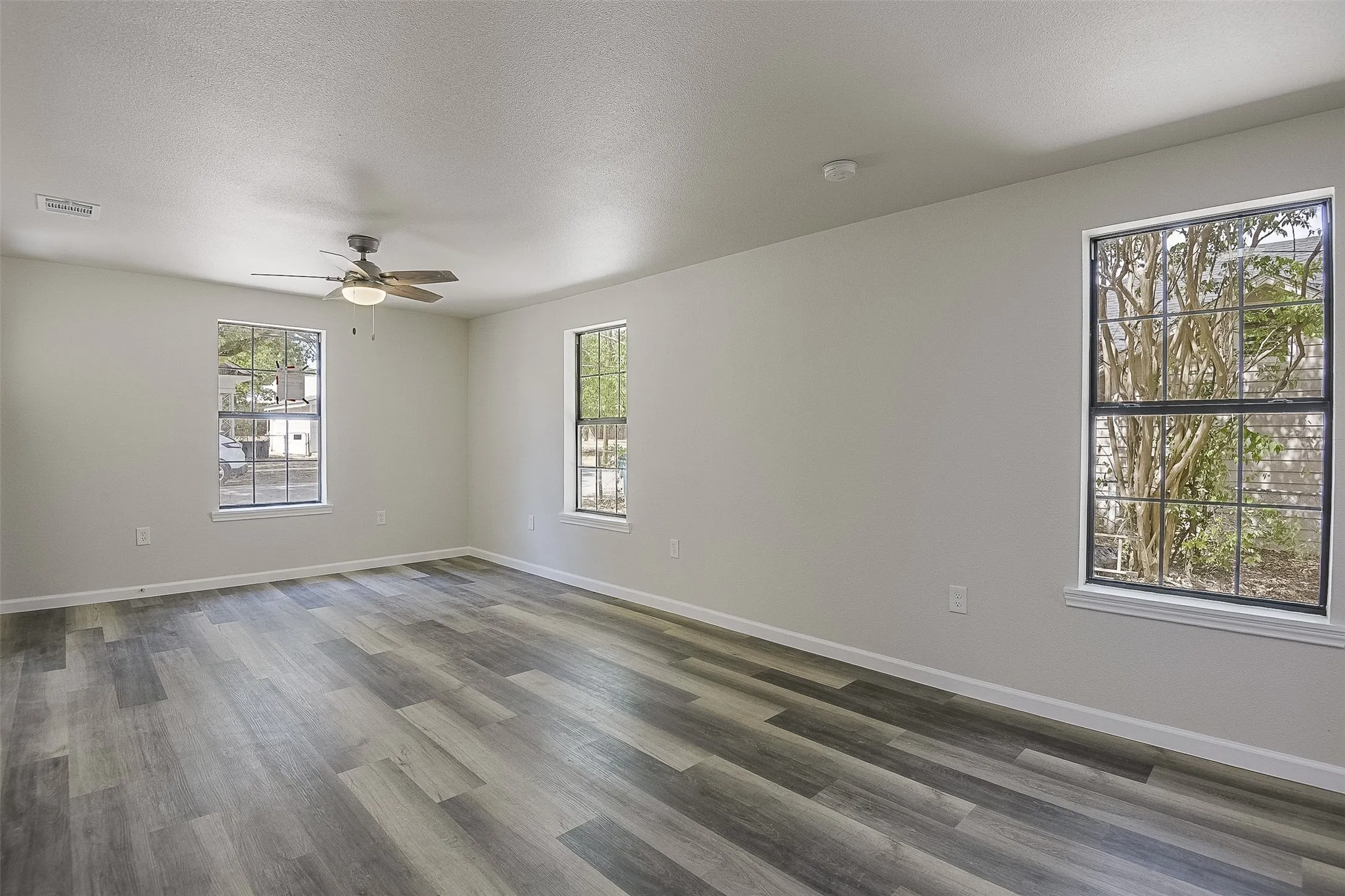 Single Family Residence For Sale in Kaufman County , 1108 N Catherine Street, Terrell, Texas 75160, 2 Bedroom, 1 Bathroom, 1 Garage spaces, 740 Sqft, built in 1970, mls#21389617, Real Estate Agent in Terrell, Homes For Sale in Kaufman county, Homes For Sale in Terrell, Realtor in Terrell Texas, Real Estate Brokerage Independent Realty Texas, Luminita Cordes Realtor