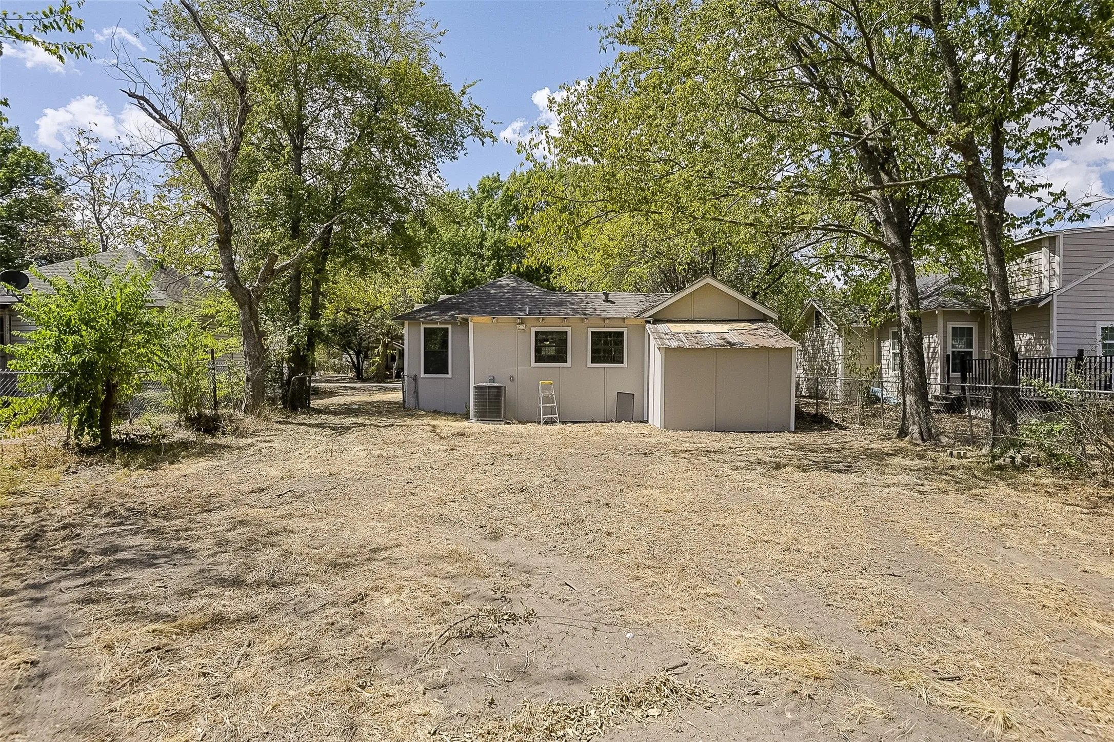Single Family Residence For Sale in Kaufman County , 1108 N Catherine Street, Terrell, Texas 75160, 2 Bedroom, 1 Bathroom, 1 Garage spaces, 740 Sqft, built in 1970, mls#21389617, Real Estate Agent in Terrell, Homes For Sale in Kaufman county, Homes For Sale in Terrell, Realtor in Terrell Texas, Real Estate Brokerage Independent Realty Texas, Luminita Cordes Realtor